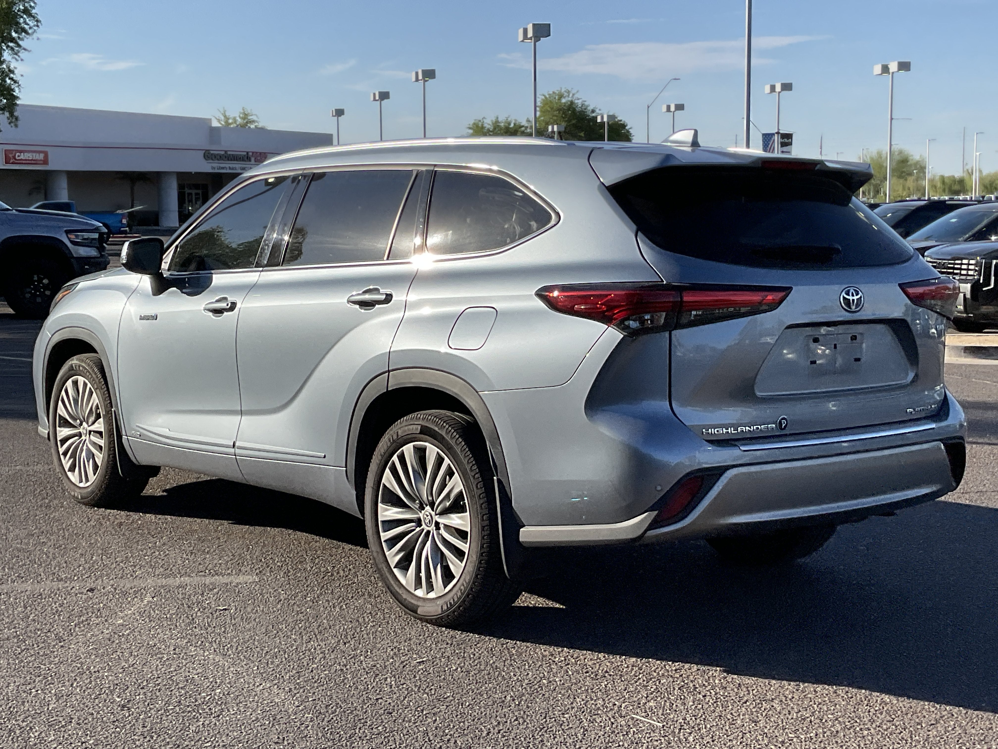 2021 Toyota Highlander Hybrid Platinum