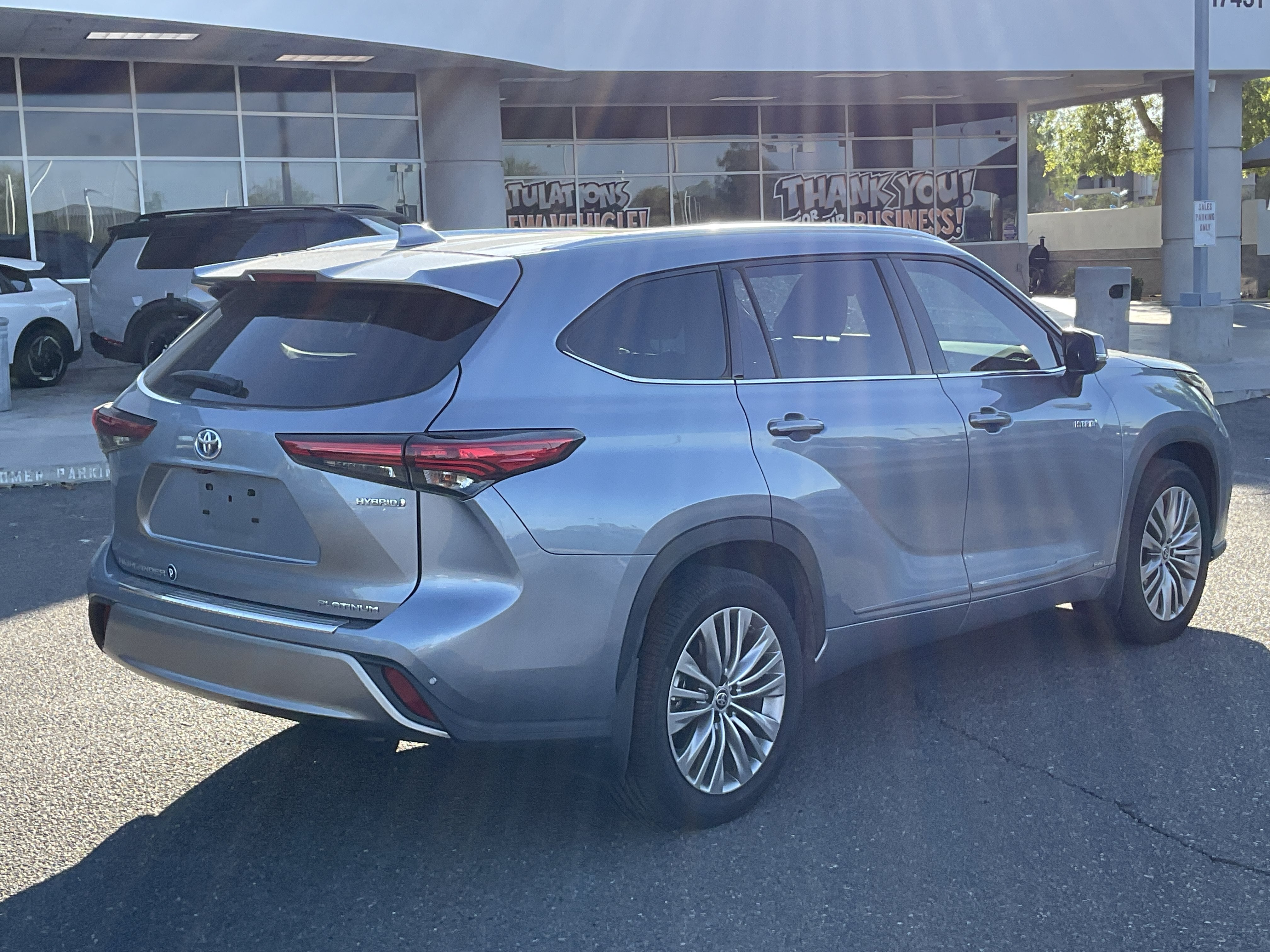 2021 Toyota Highlander Hybrid Platinum