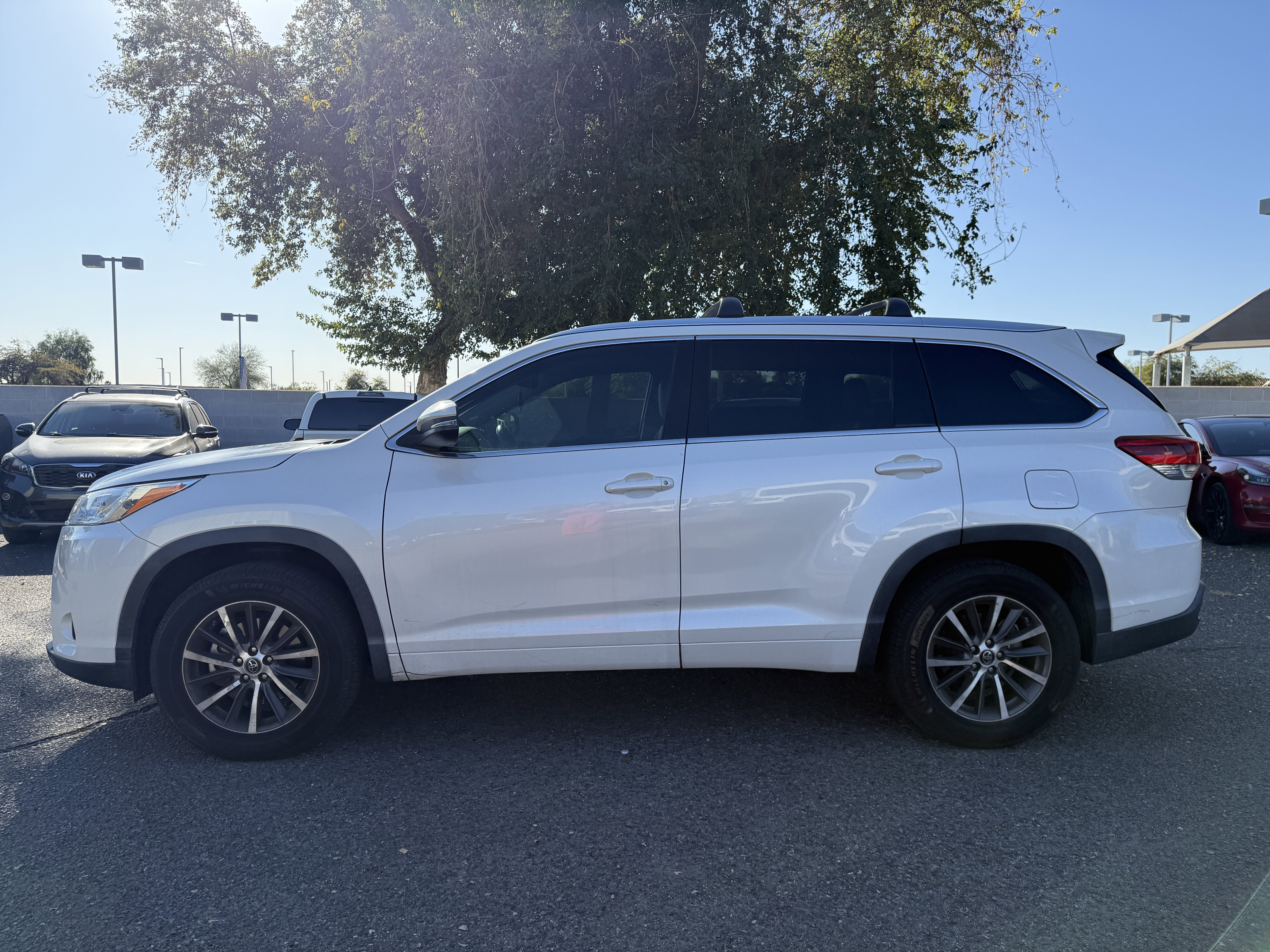 2018 Toyota Highlander SE* LOW MILES/ CLN CARFAX