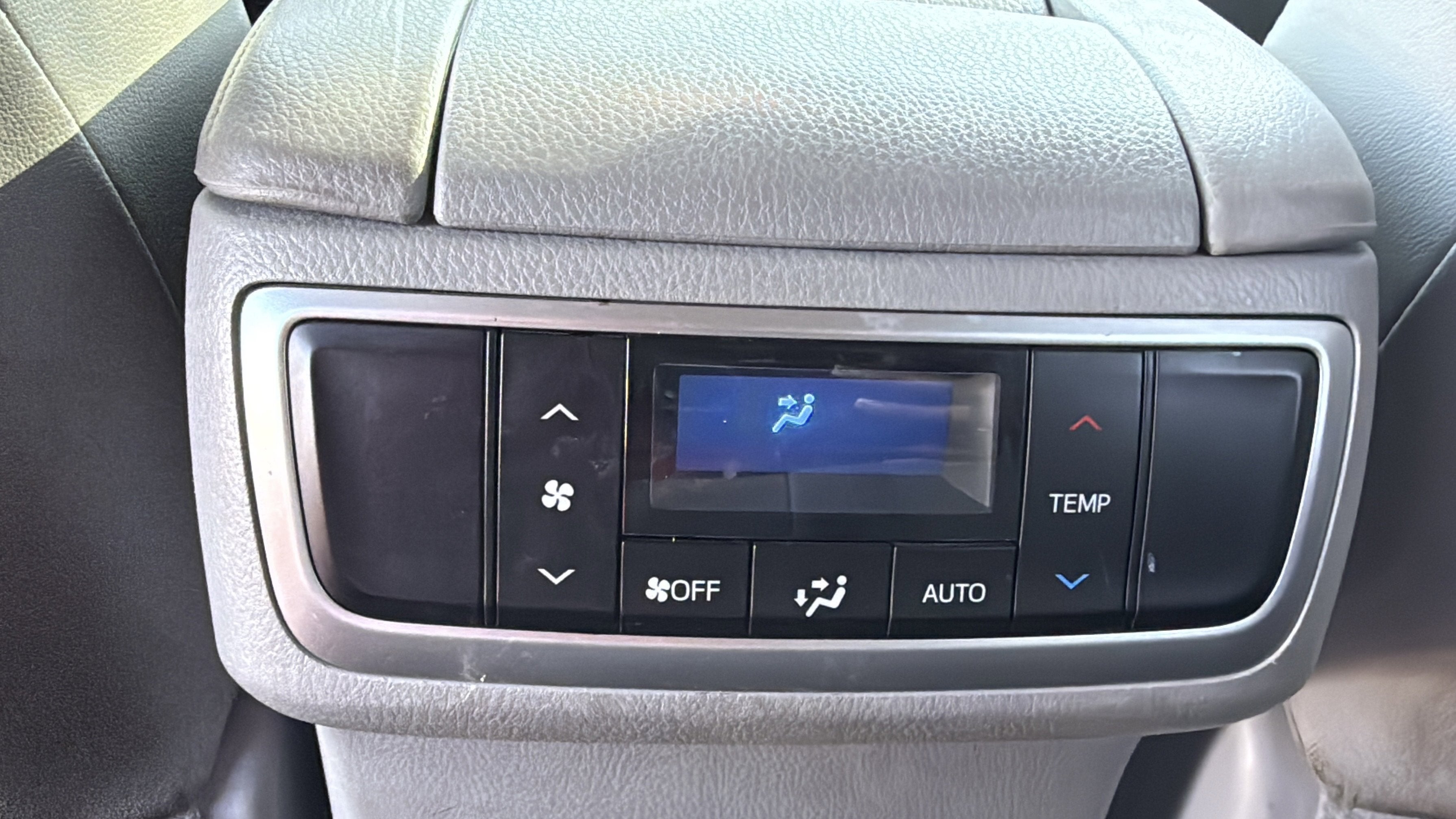 2018 Toyota Highlander SE* LOW MILES/ CLN CARFAX