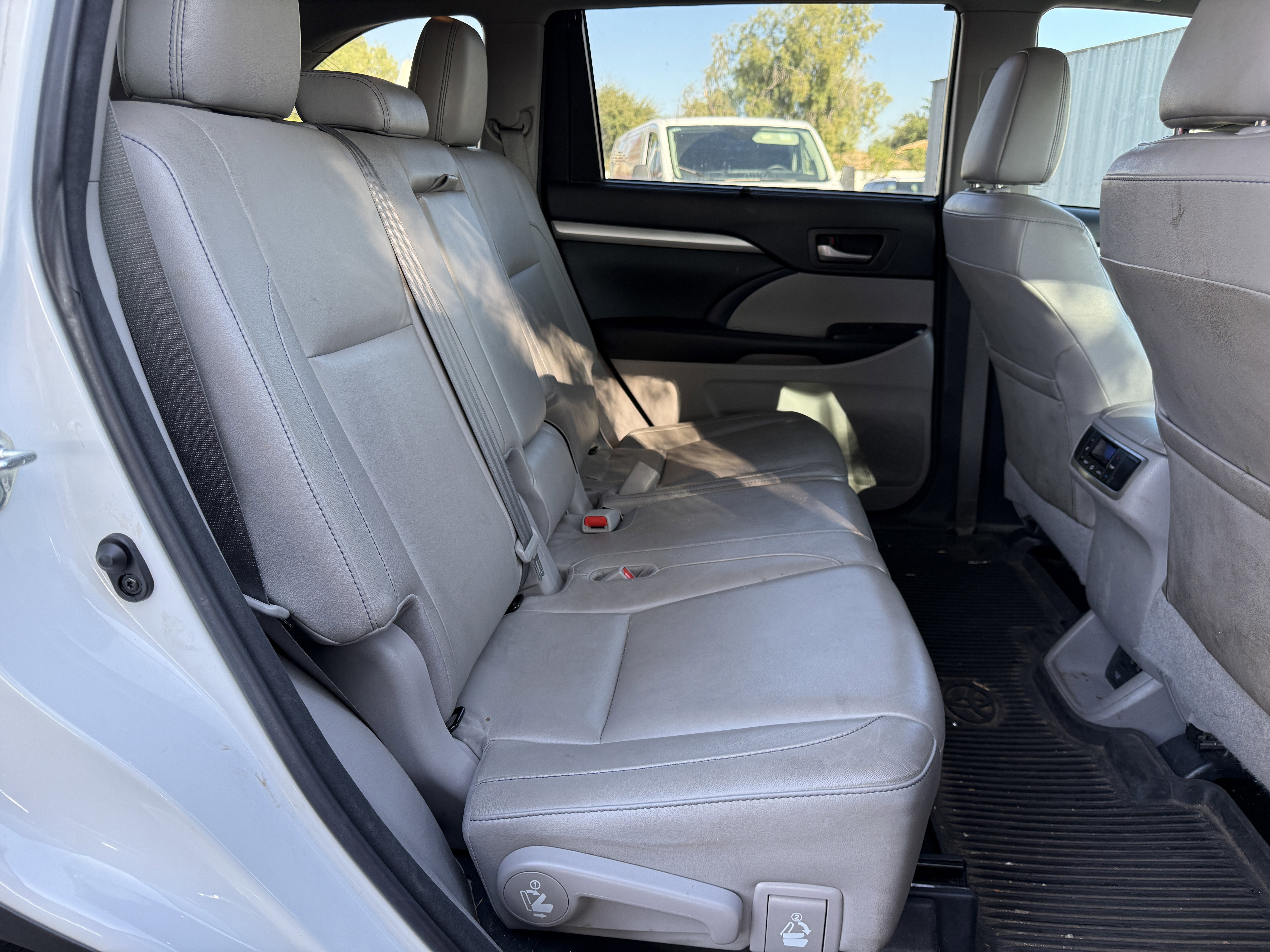 2018 Toyota Highlander SE* LOW MILES/ CLN CARFAX