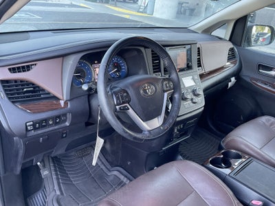 2017 Toyota Sienna Limited Premium* LOW MILES