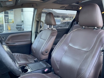 2017 Toyota Sienna Limited Premium* LOW MILES
