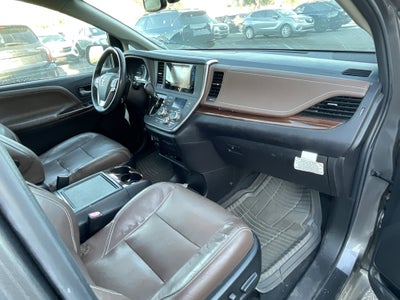 2017 Toyota Sienna Limited Premium* LOW MILES