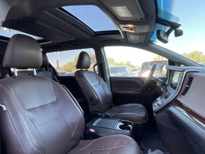 2017 Toyota Sienna Limited Premium* LOW MILES