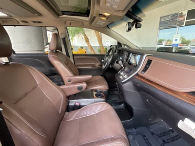2017 Toyota Sienna Limited Premium* LOW MILES