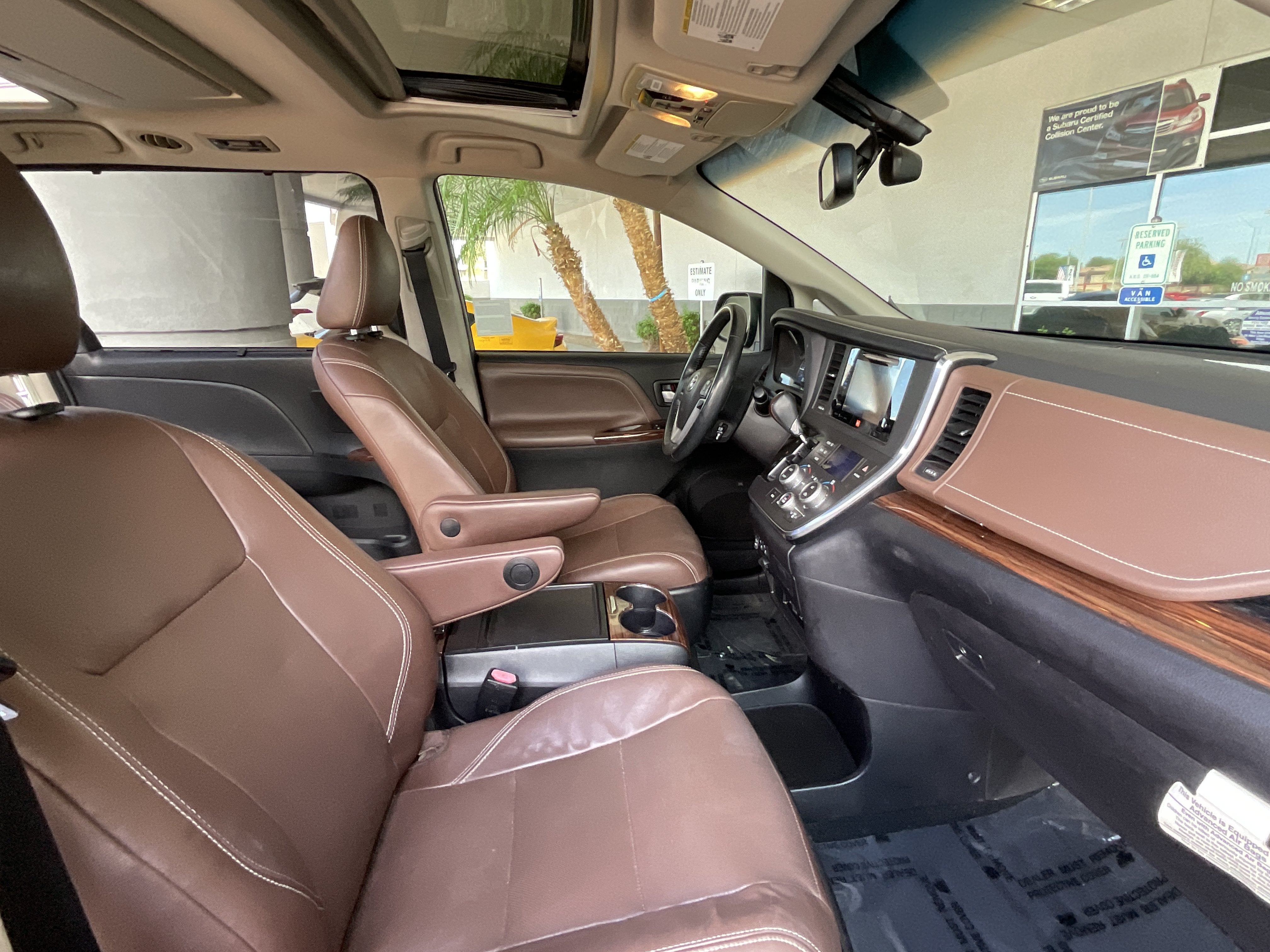 2017 Toyota Sienna Limited Premium* LOW MILES