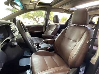 2017 Toyota Sienna Limited Premium* LOW MILES