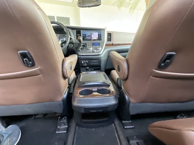 2017 Toyota Sienna Limited Premium* LOW MILES