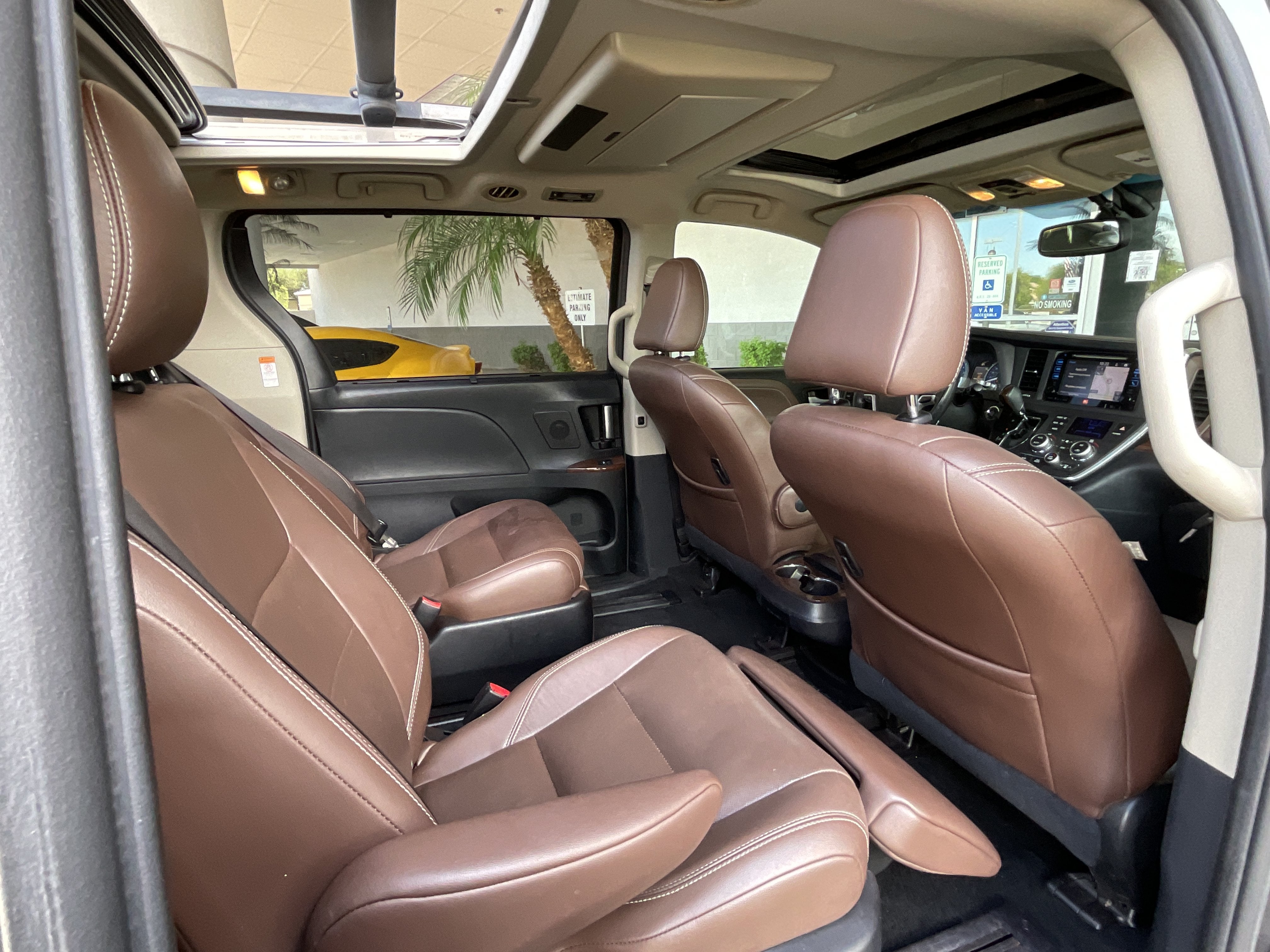 2017 Toyota Sienna Limited Premium* LOW MILES