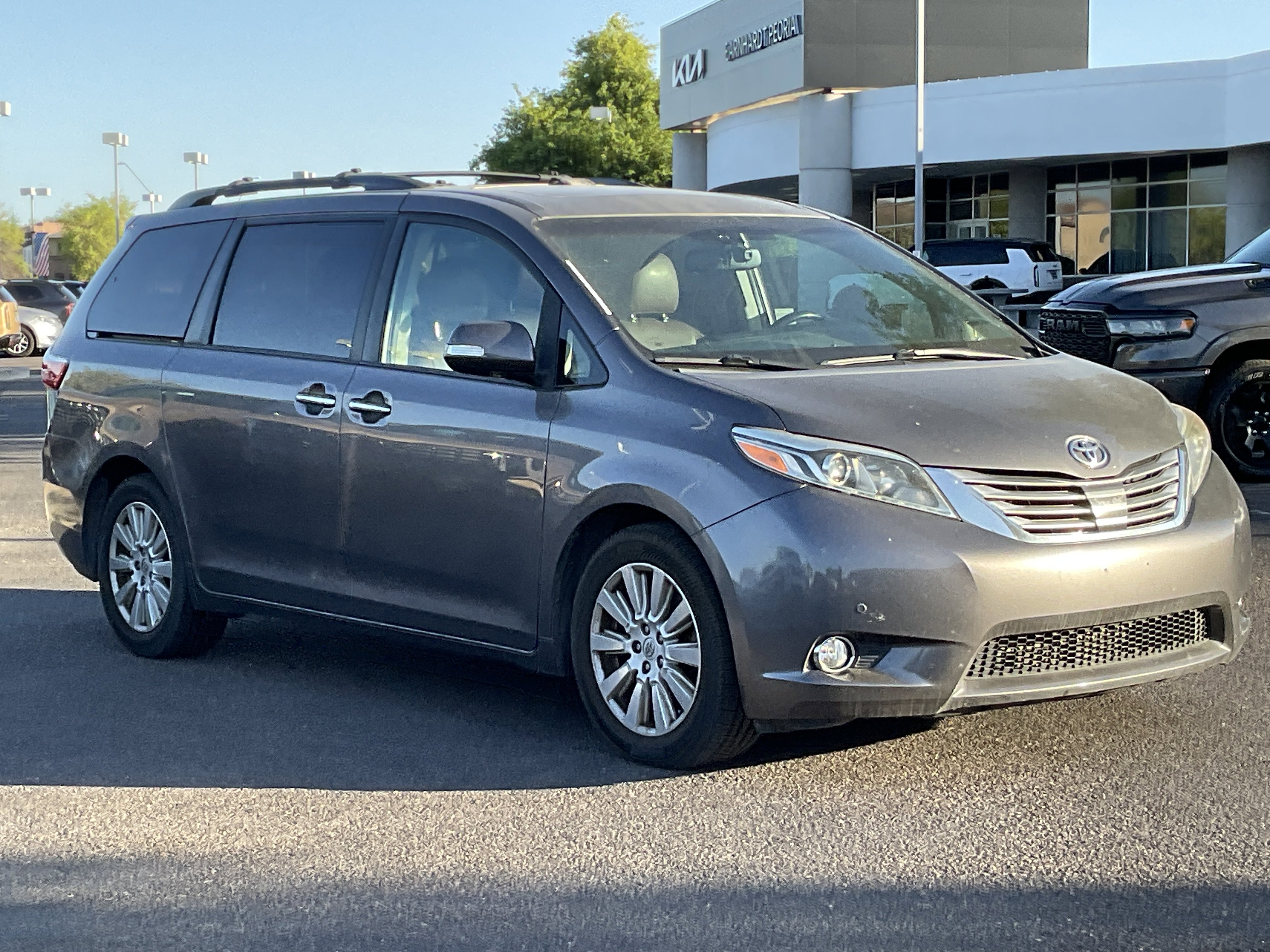2017 Toyota Sienna Limited Premium* LOW MILES