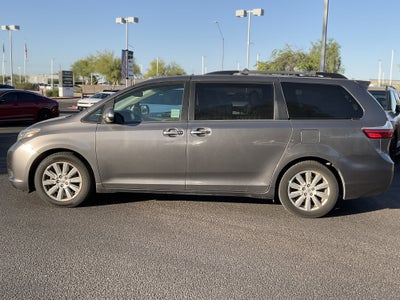 2017 Toyota Sienna Limited Premium* LOW MILES
