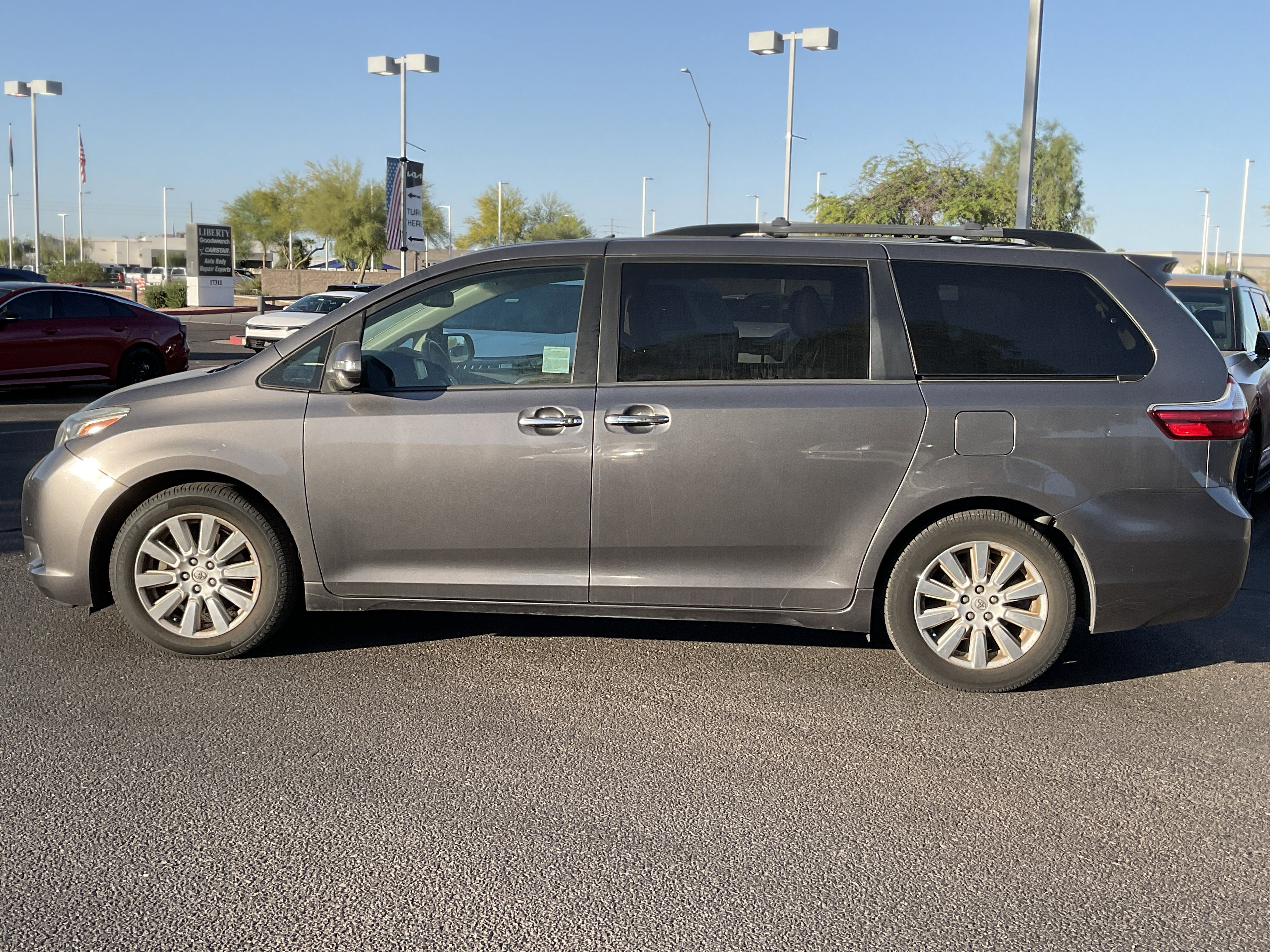 2017 Toyota Sienna Limited Premium* LOW MILES