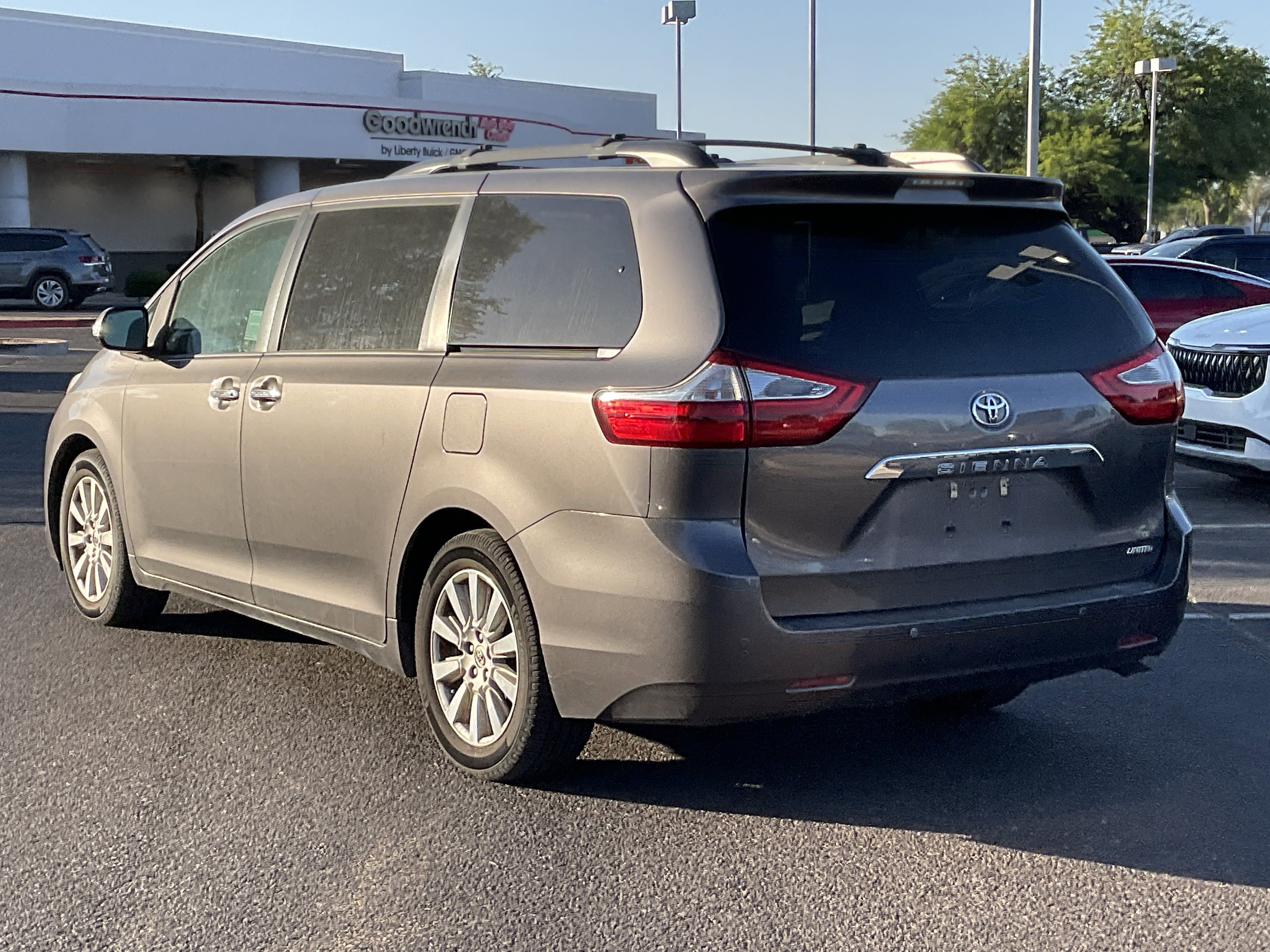 2017 Toyota Sienna Limited Premium* LOW MILES