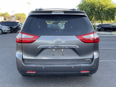 2017 Toyota Sienna Limited Premium* LOW MILES