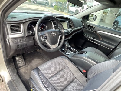 2016 Toyota Highlander LE
