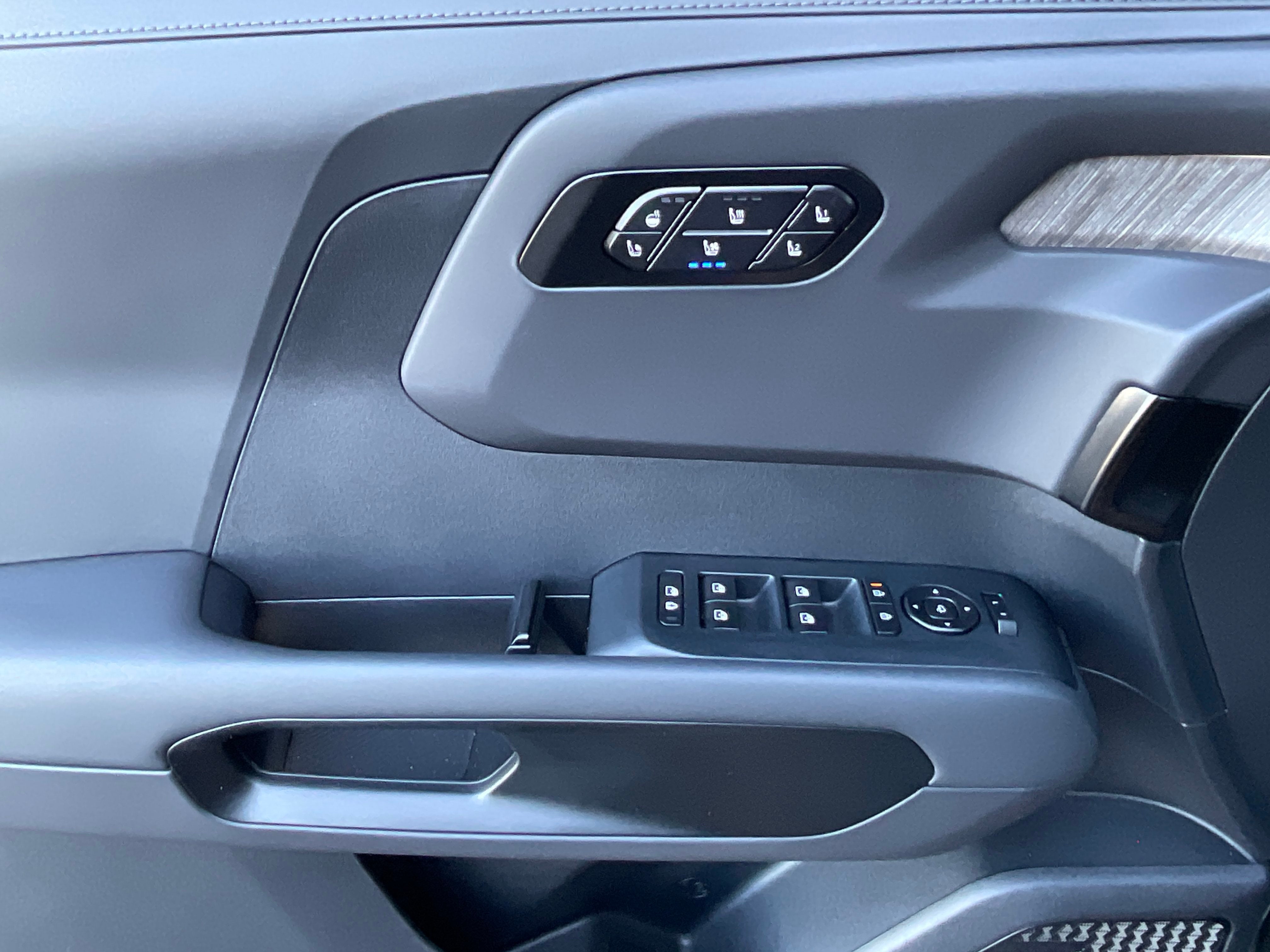 2027 Kia Telluride SX-Prestige**ALMOST NEW
