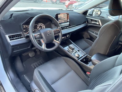 2022 Mitsubishi Outlander ES