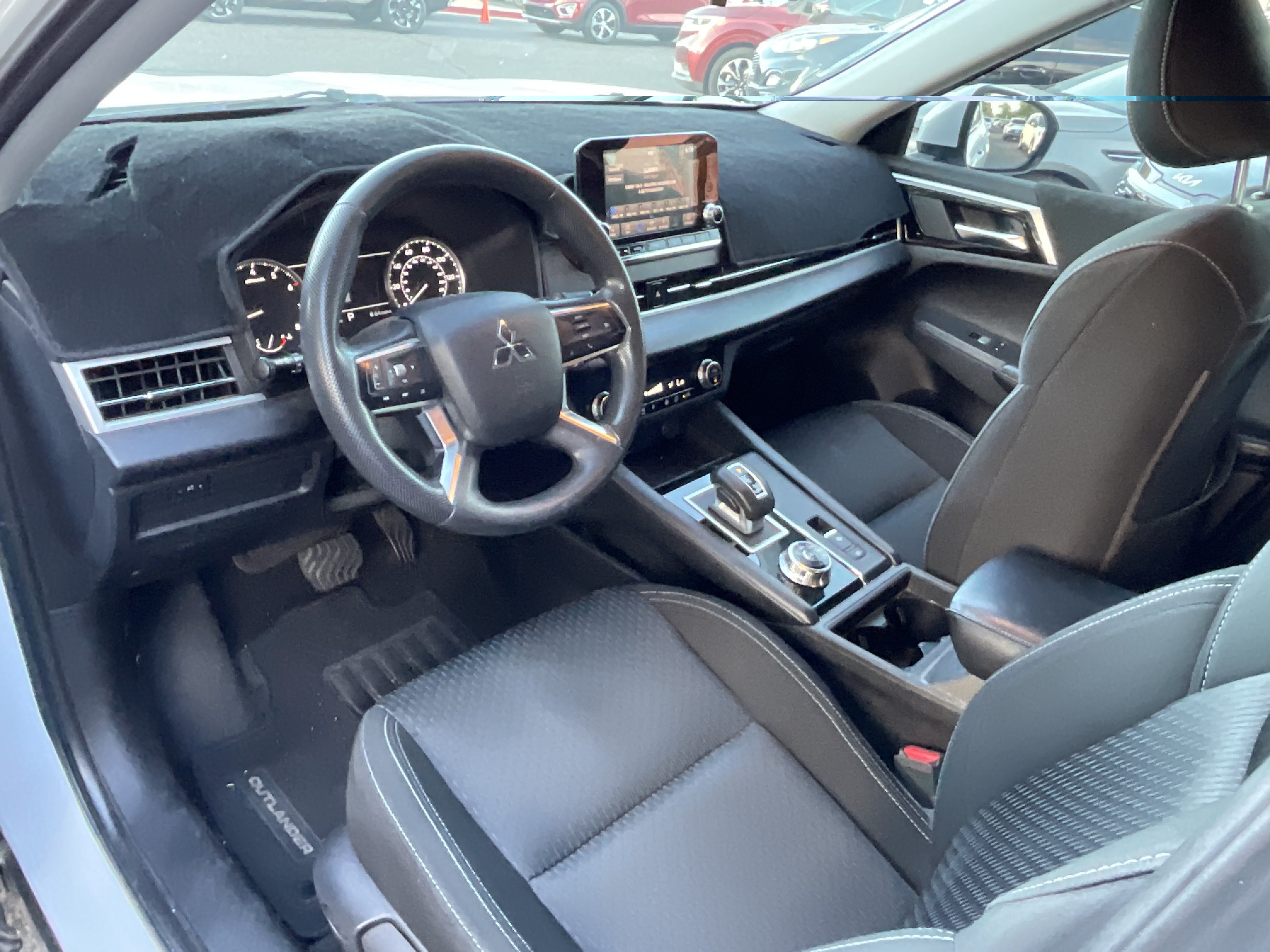 2022 Mitsubishi Outlander ES