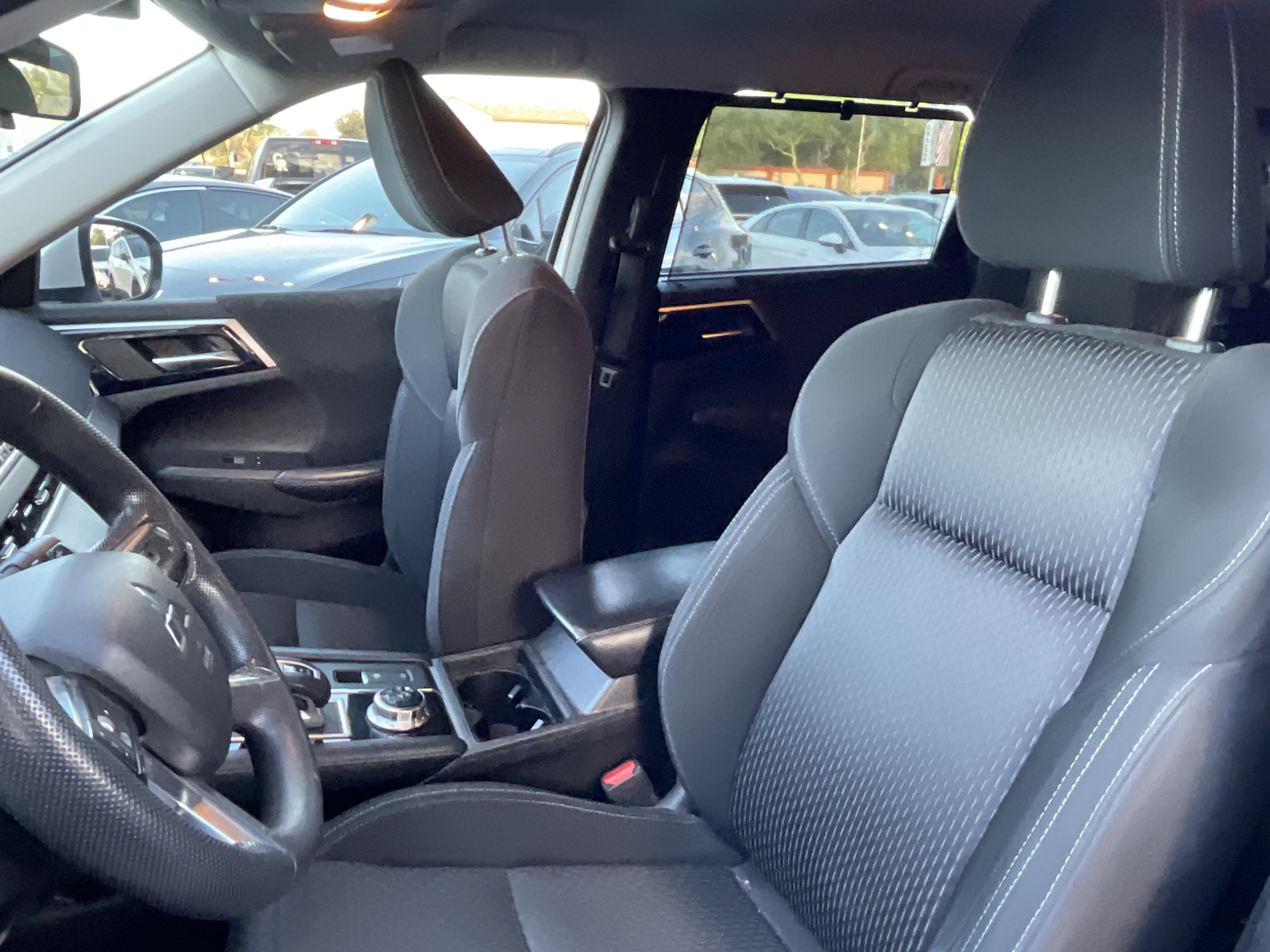 2022 Mitsubishi Outlander ES