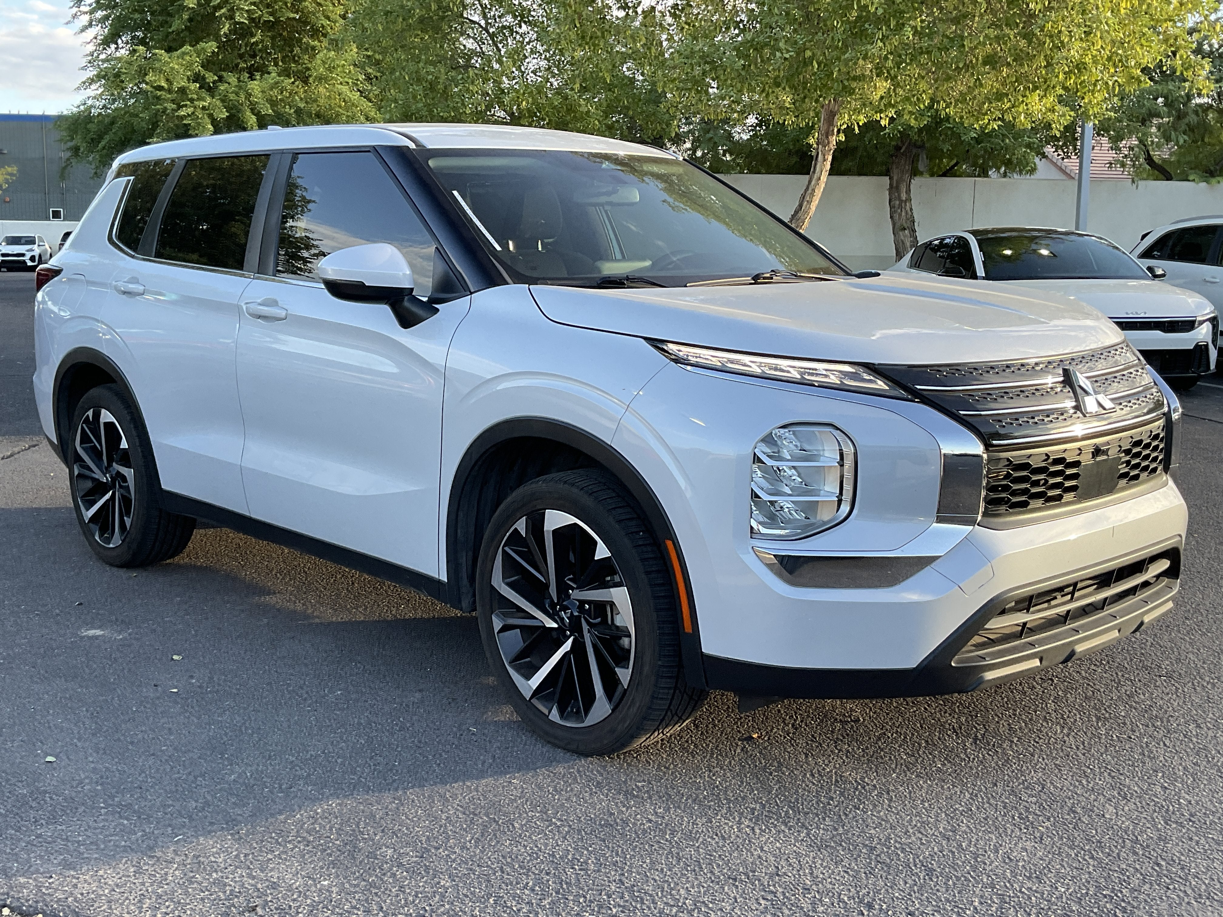 2022 Mitsubishi Outlander ES