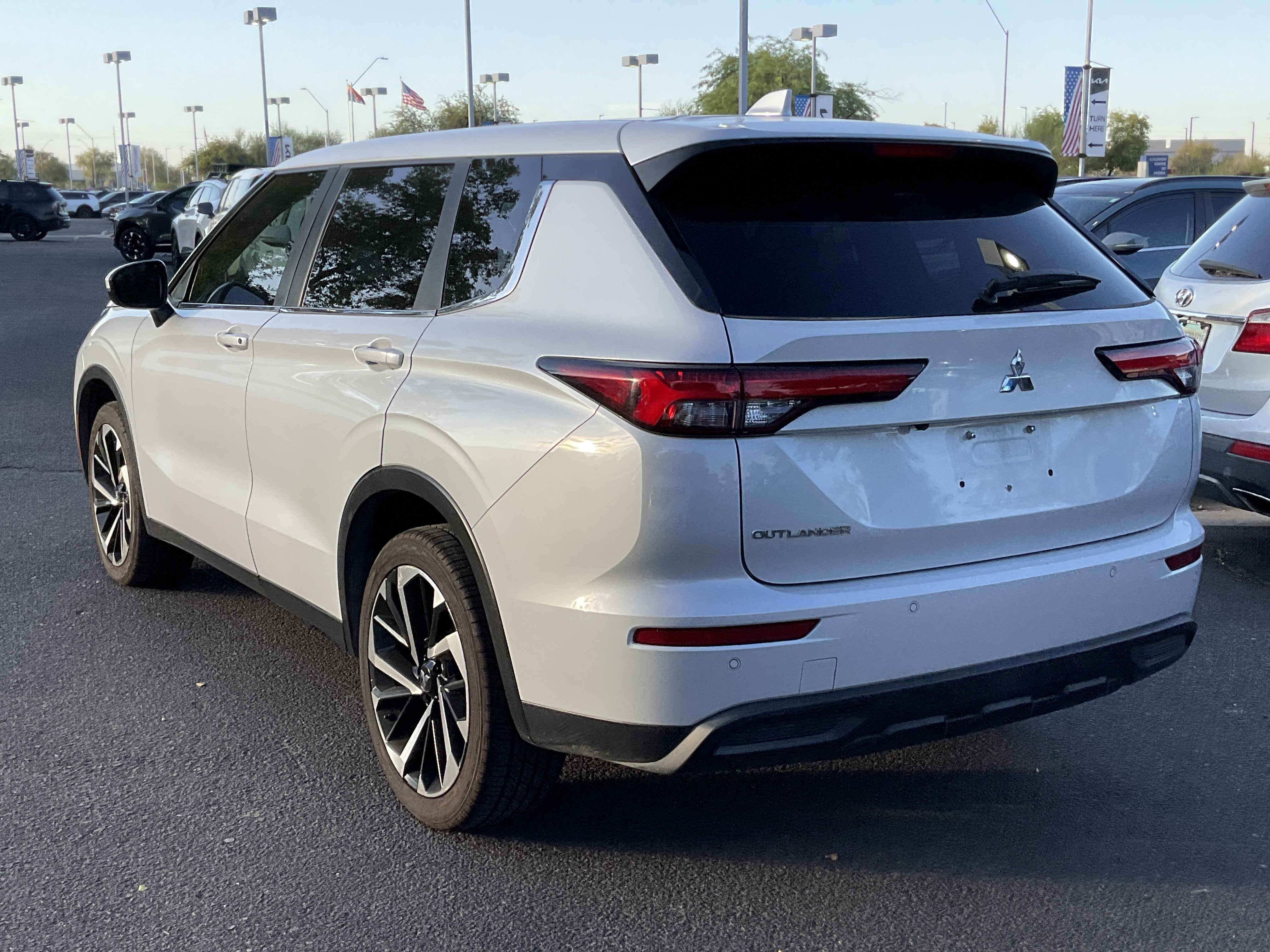 2022 Mitsubishi Outlander ES