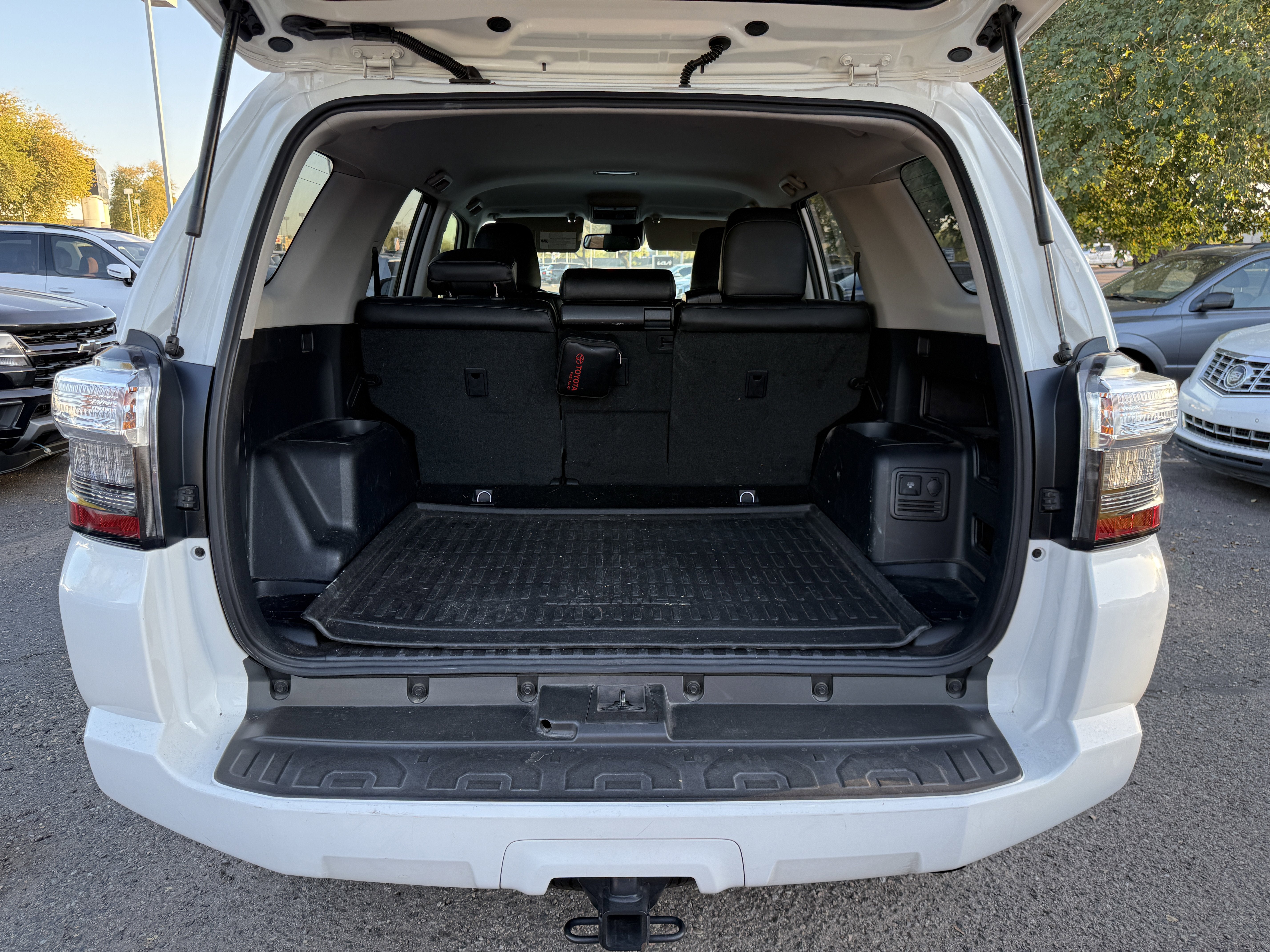 2023 Toyota 4Runner SR5**1 OWNER CLN CF8*