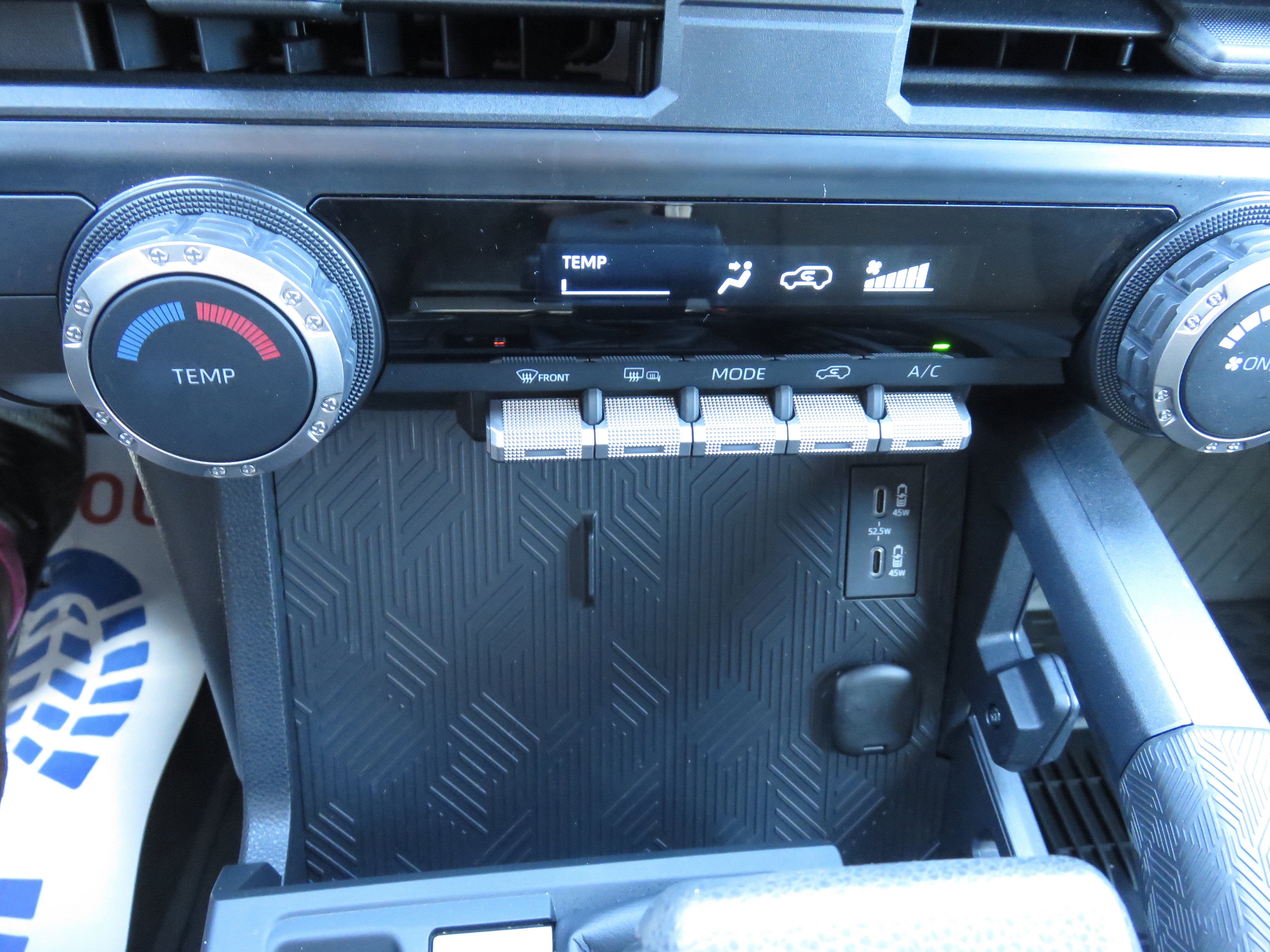 2025 Toyota 4Runner SR5**1 OWNER STILL LOOKS NEW