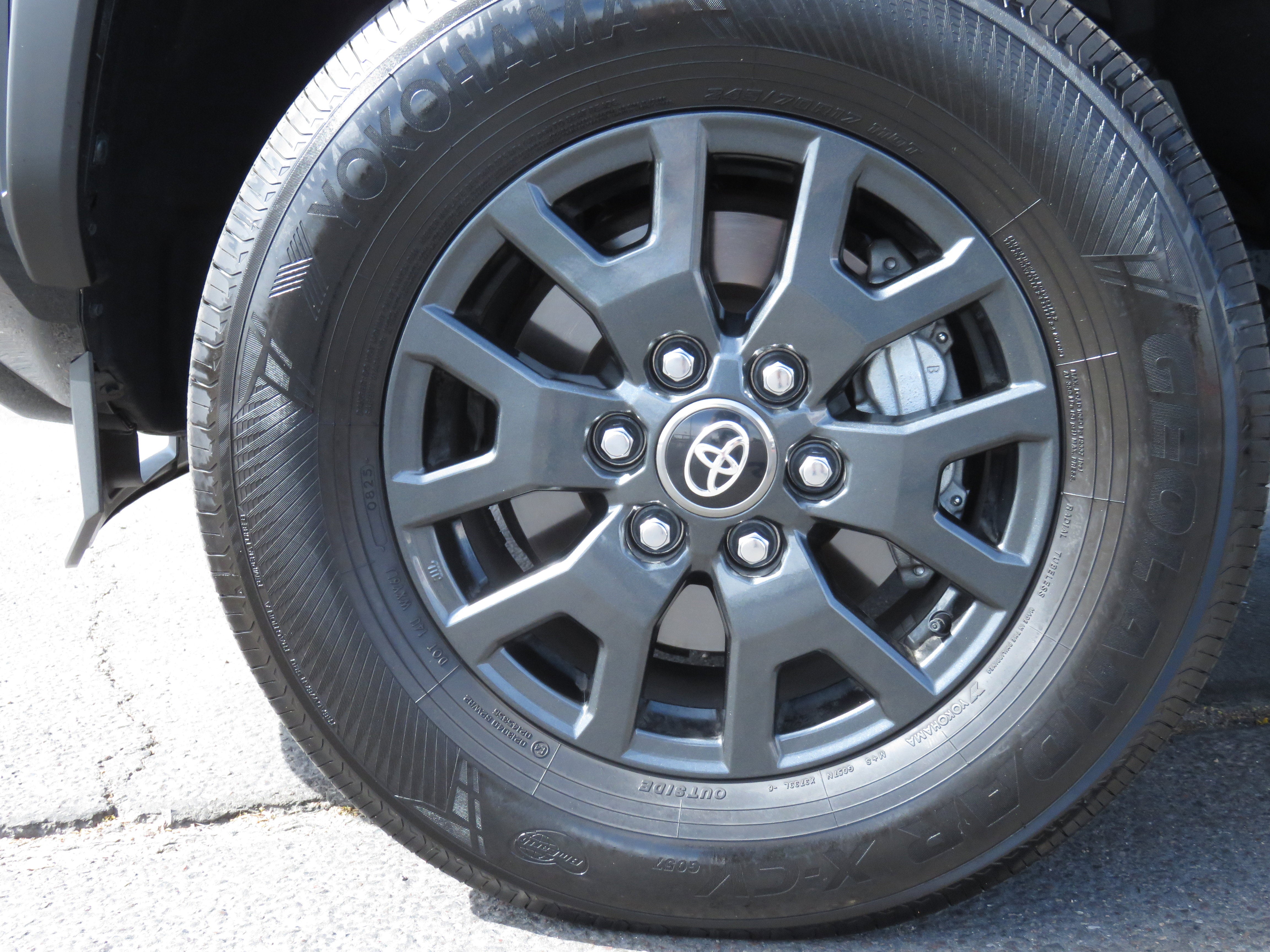 2025 Toyota 4Runner SR5**1 OWNER STILL LOOKS NEW