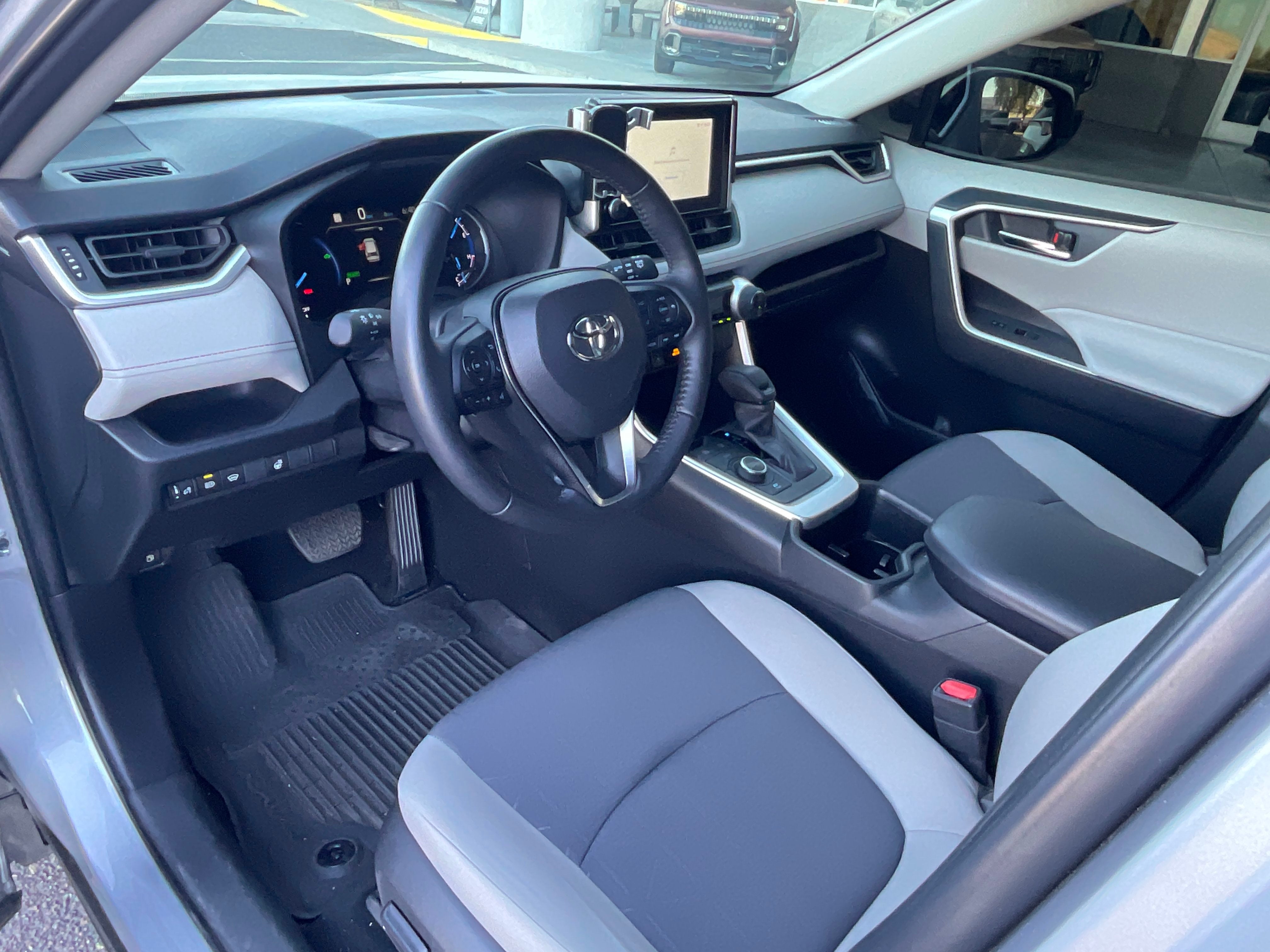 2025 Toyota RAV4 Hybrid XLE*1 OWNER/ CLEAN CARFAX