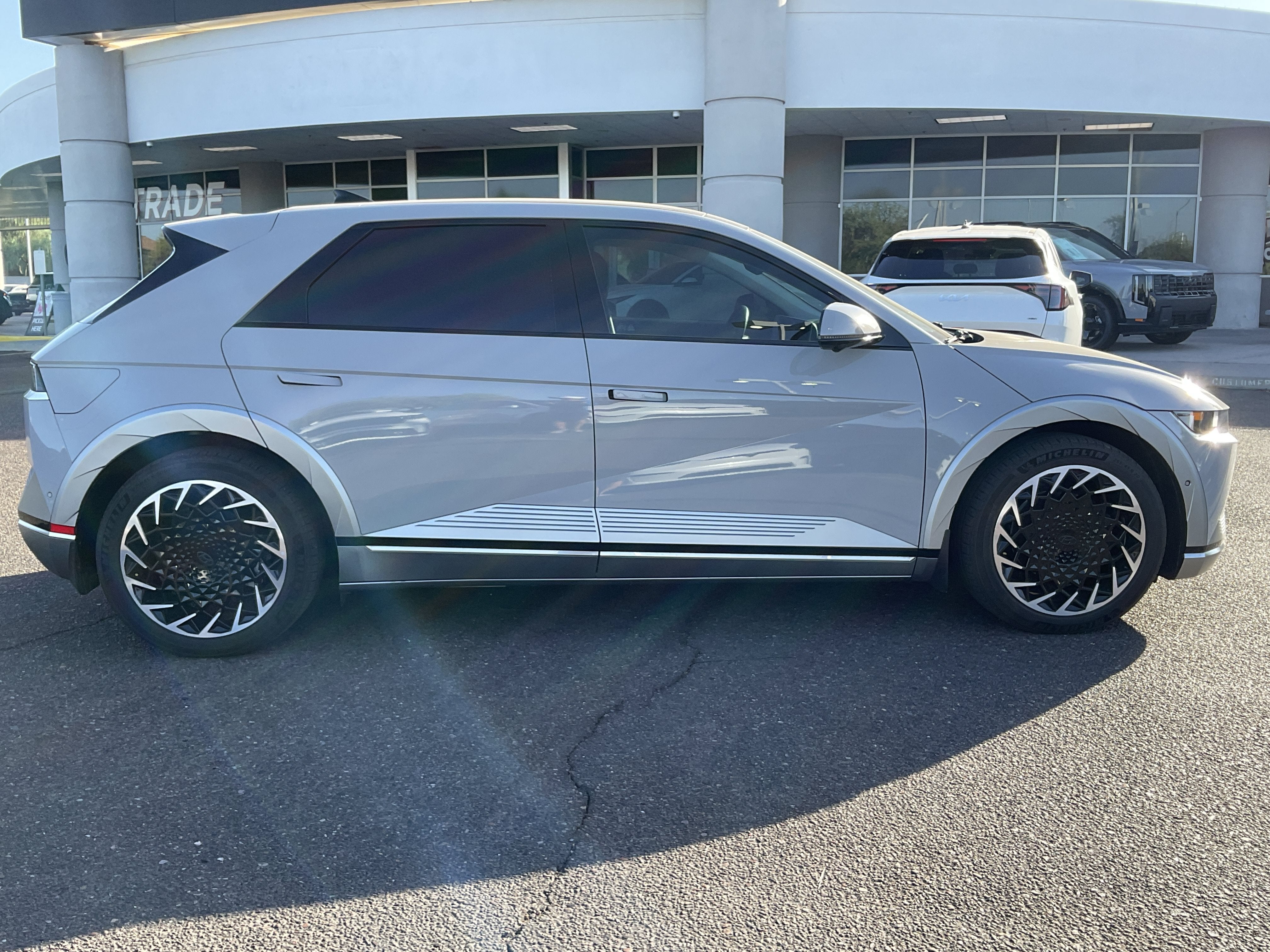 2024 Hyundai IONIQ 5 Limited**1 OWNER CLN CF**