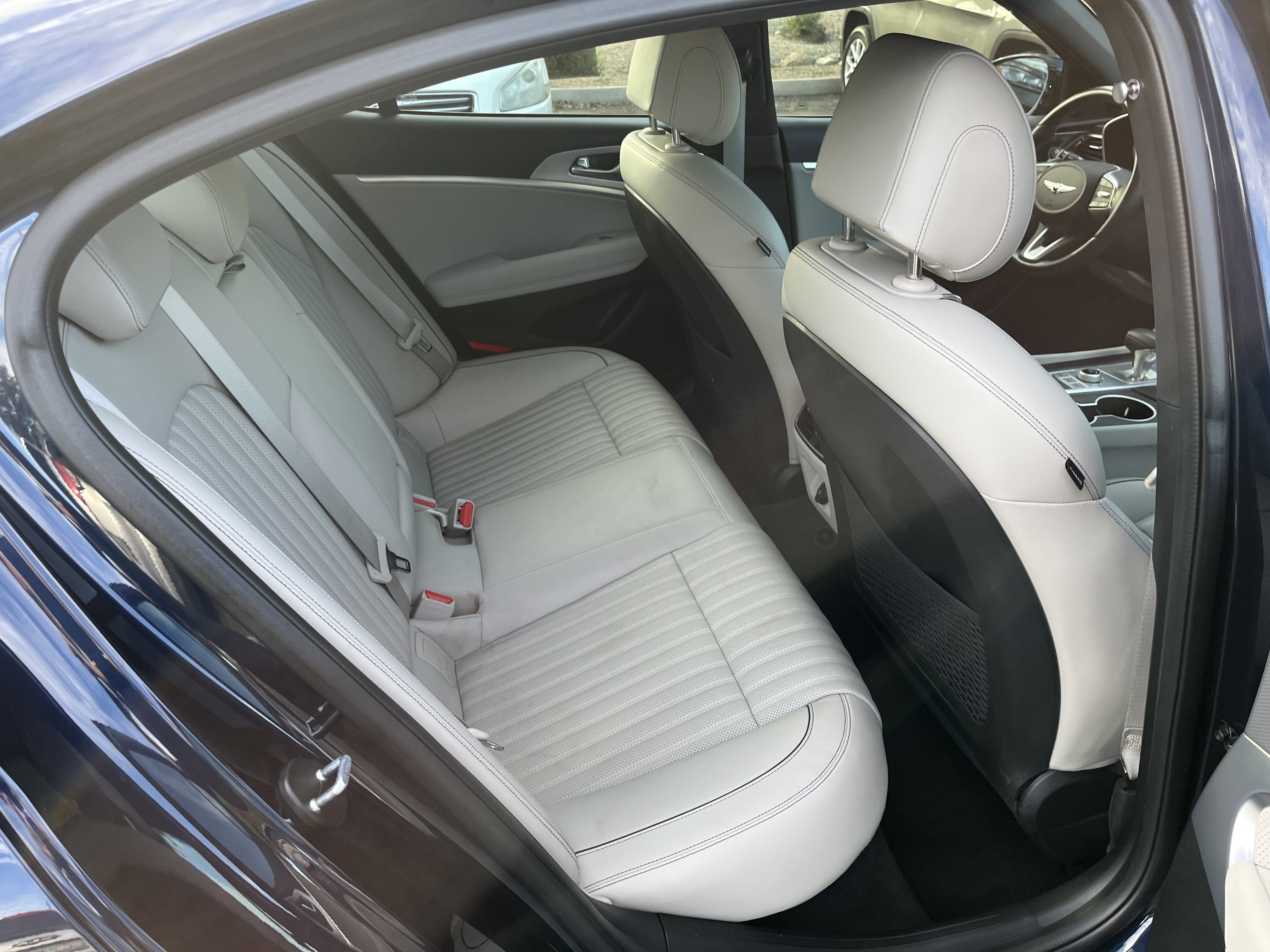 2022 Genesis G70 2.0T* LOW MILES/ CLEAN CAFAX