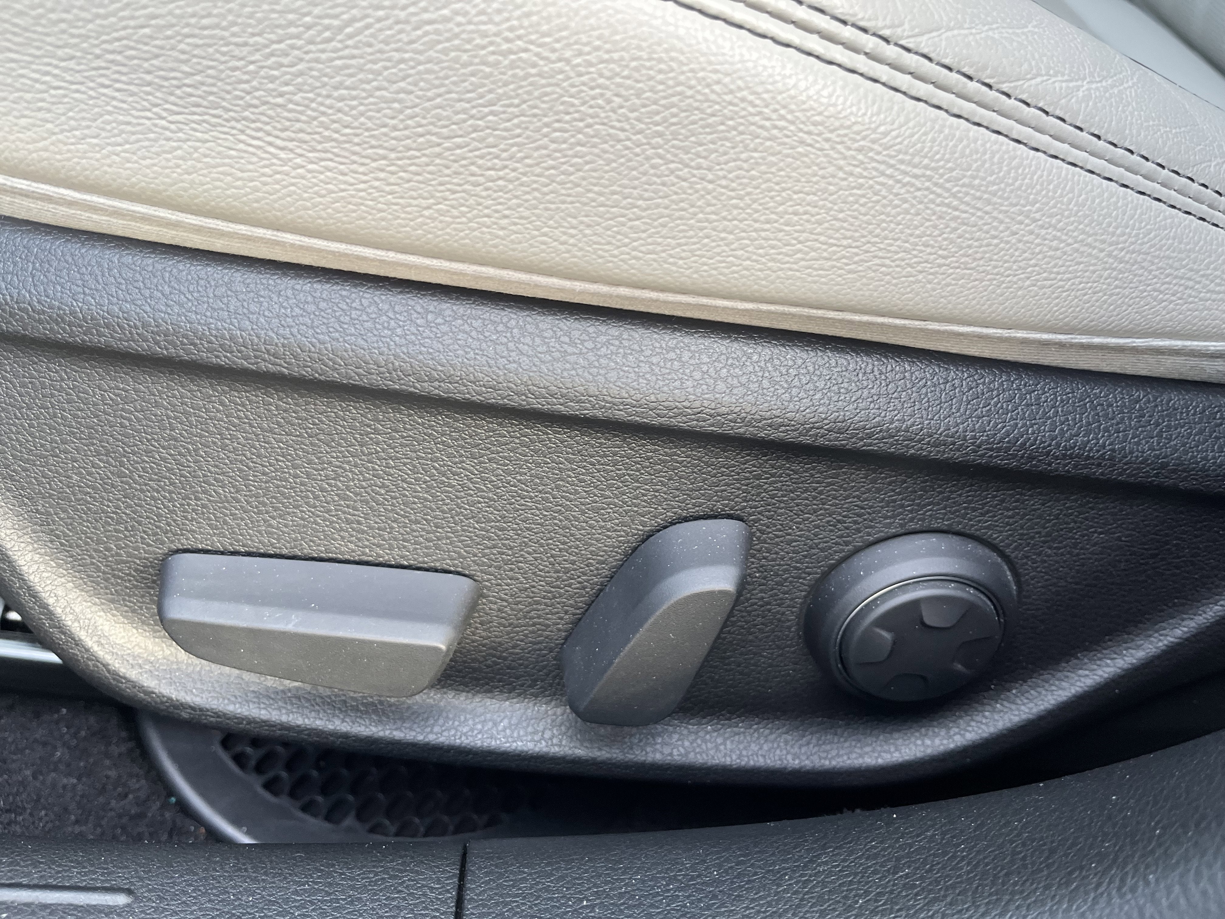 2022 Genesis G70 2.0T* LOW MILES/ CLEAN CAFAX