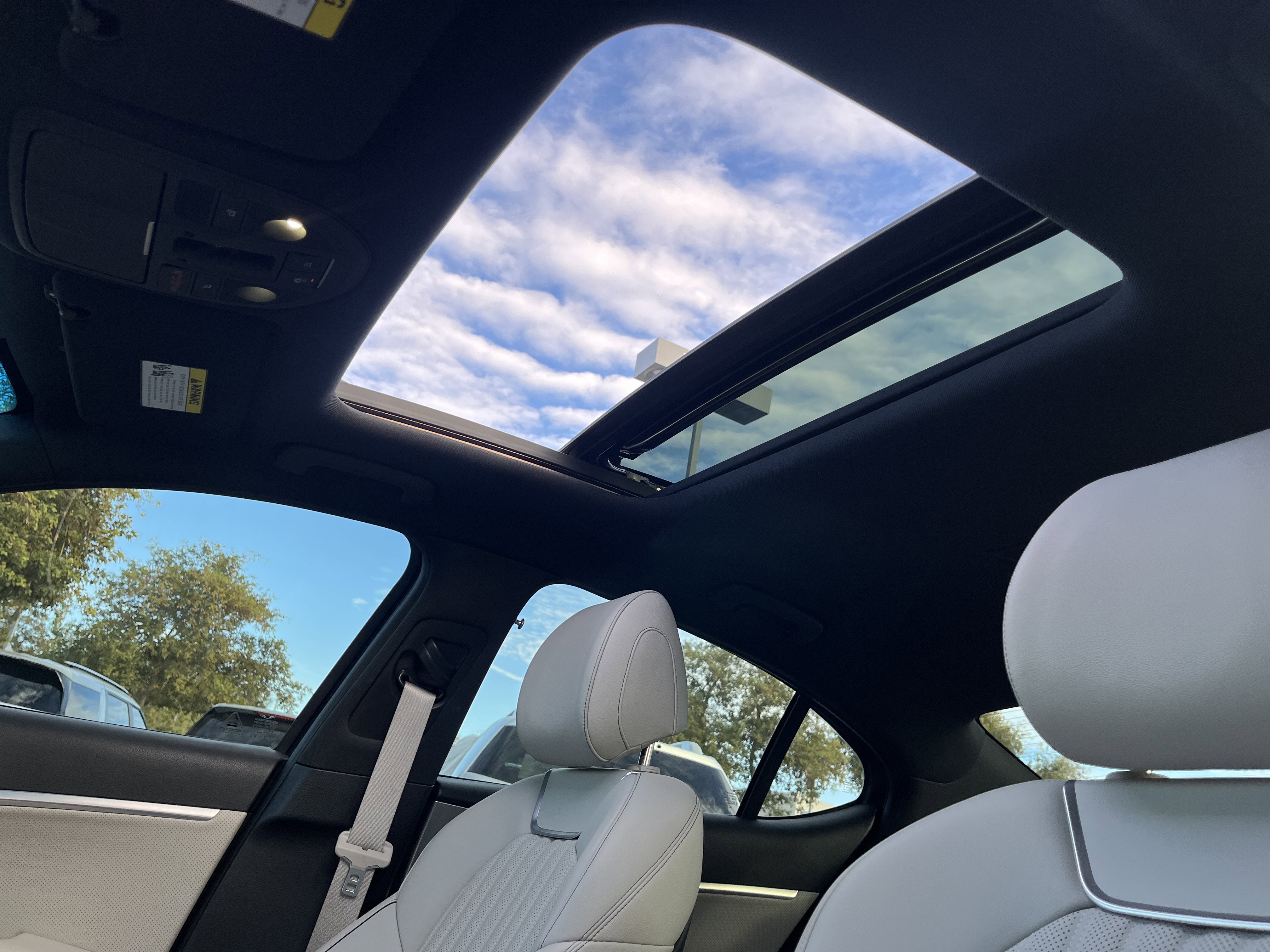 2022 Genesis G70 2.0T* LOW MILES/ CLEAN CAFAX