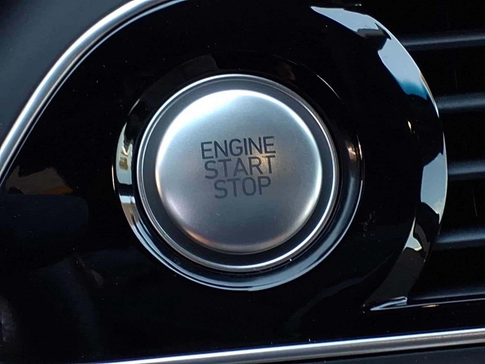 2022 Genesis G70 2.0T* LOW MILES/ CLEAN CAFAX