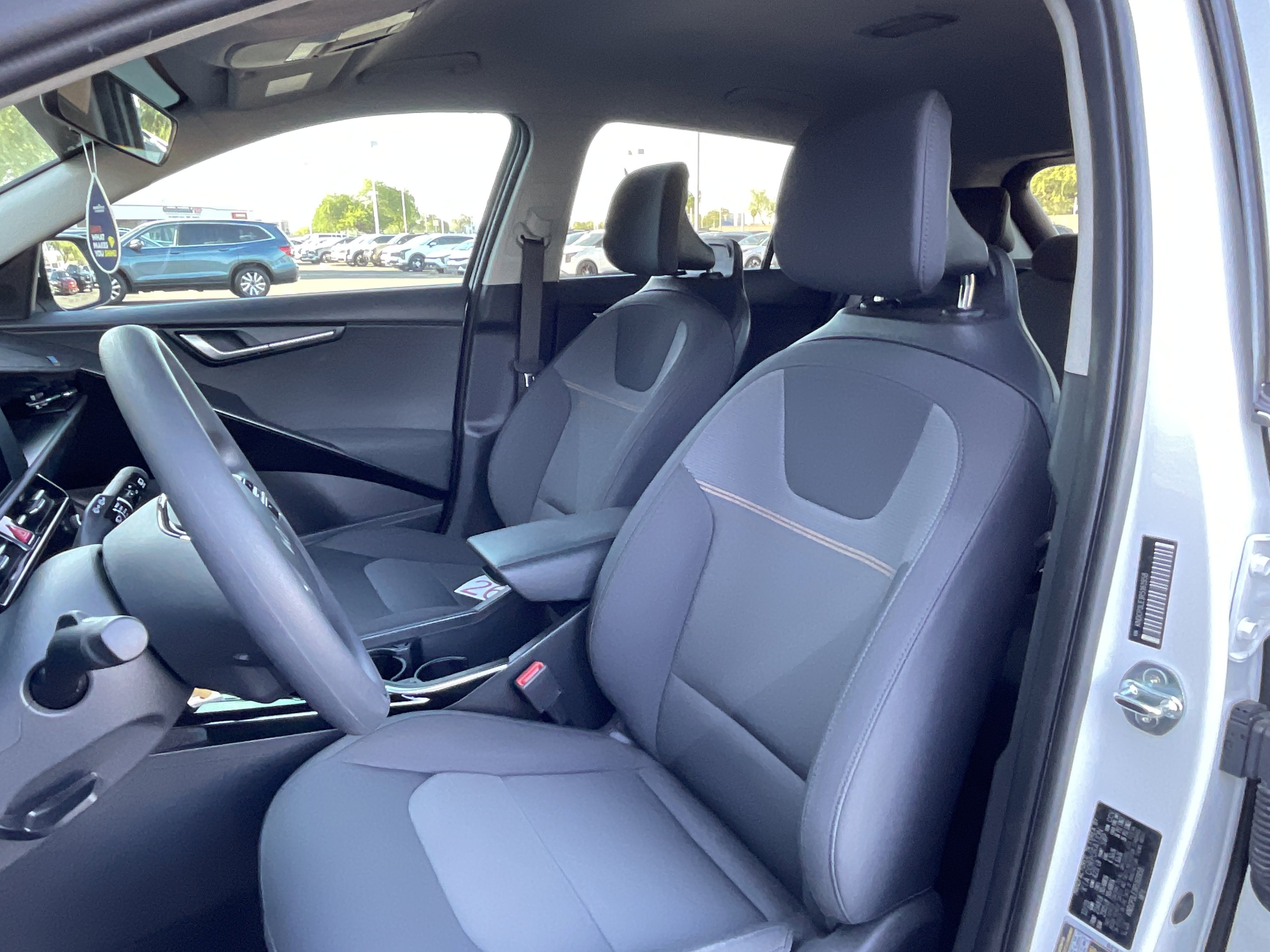 2024 Kia Niro LX* 1 OWNER/ CLEAN CARFAX
