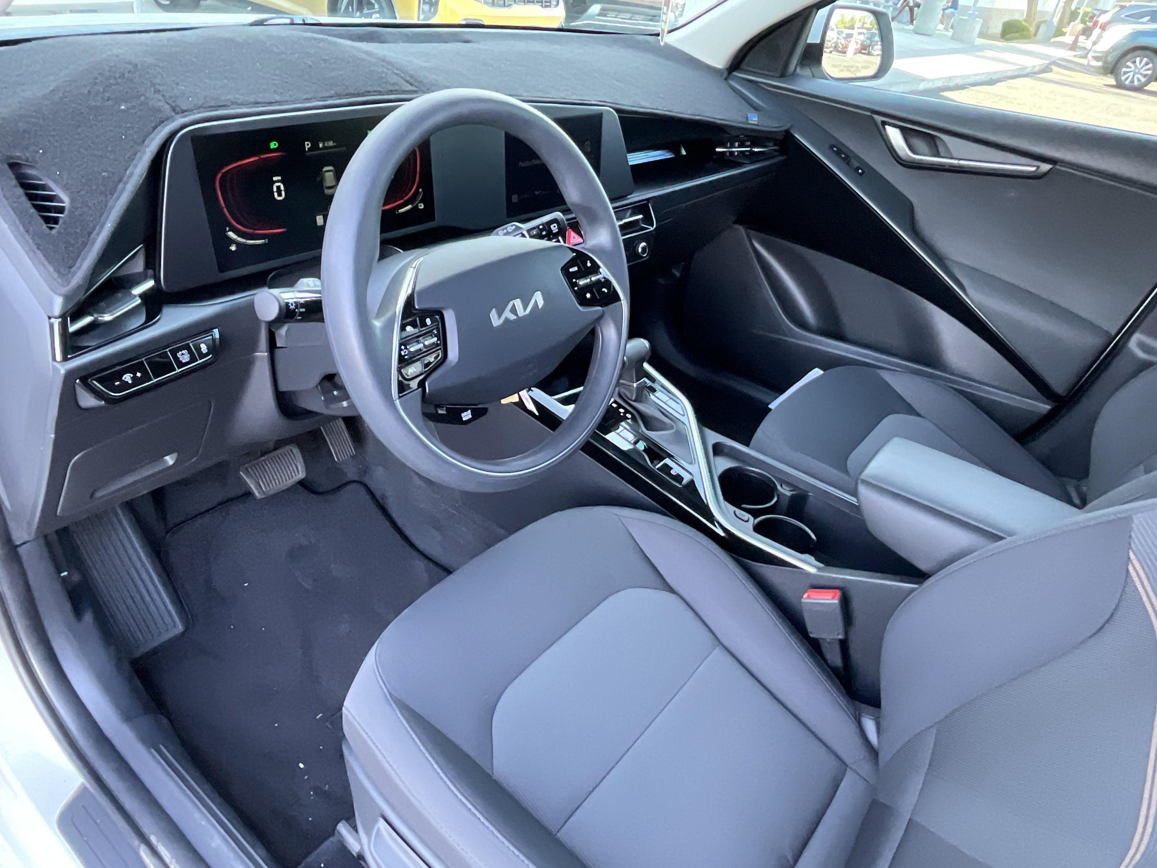 2024 Kia Niro LX* 1 OWNER/ CLEAN CARFAX