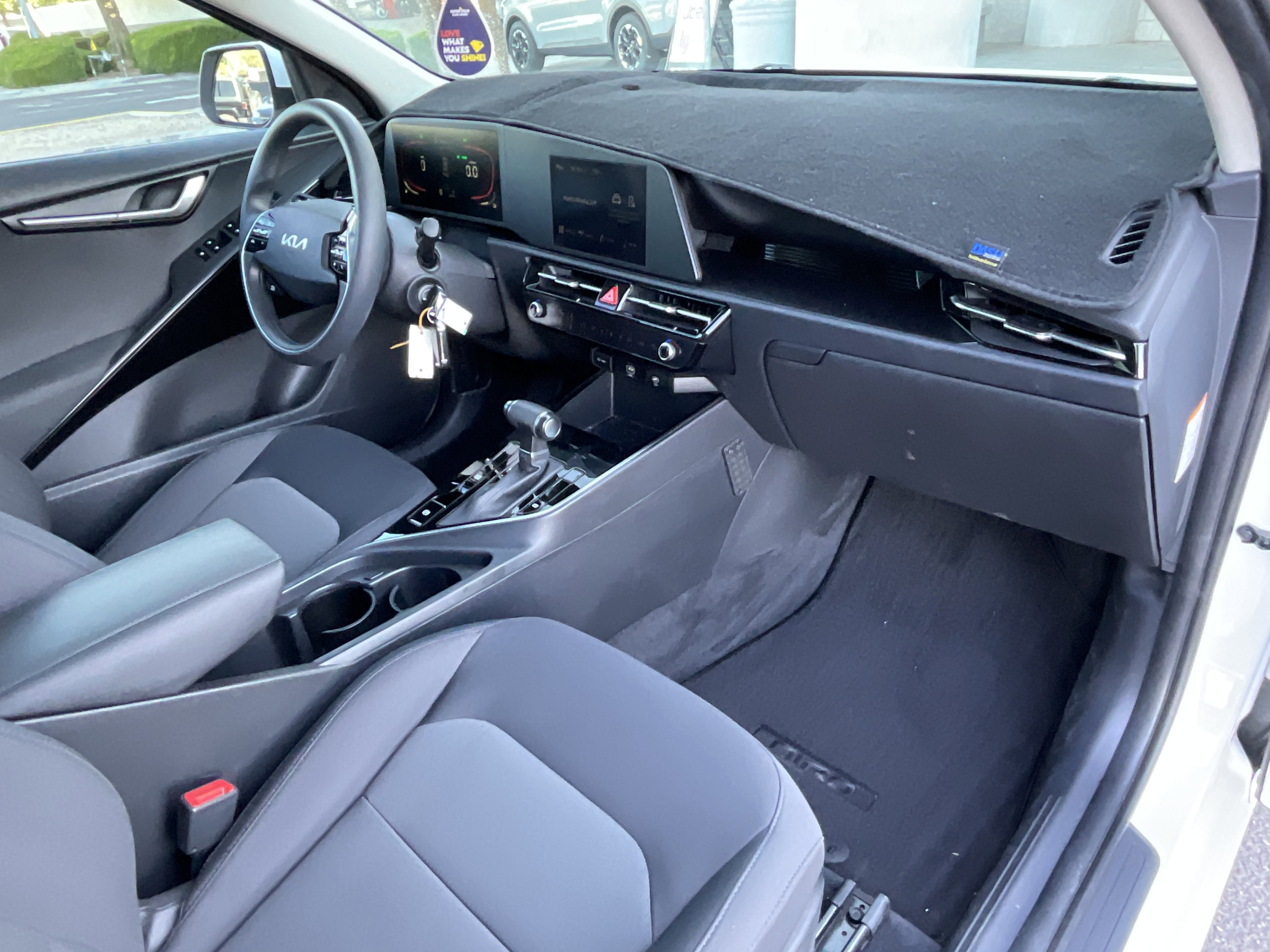 2024 Kia Niro LX* 1 OWNER/ CLEAN CARFAX