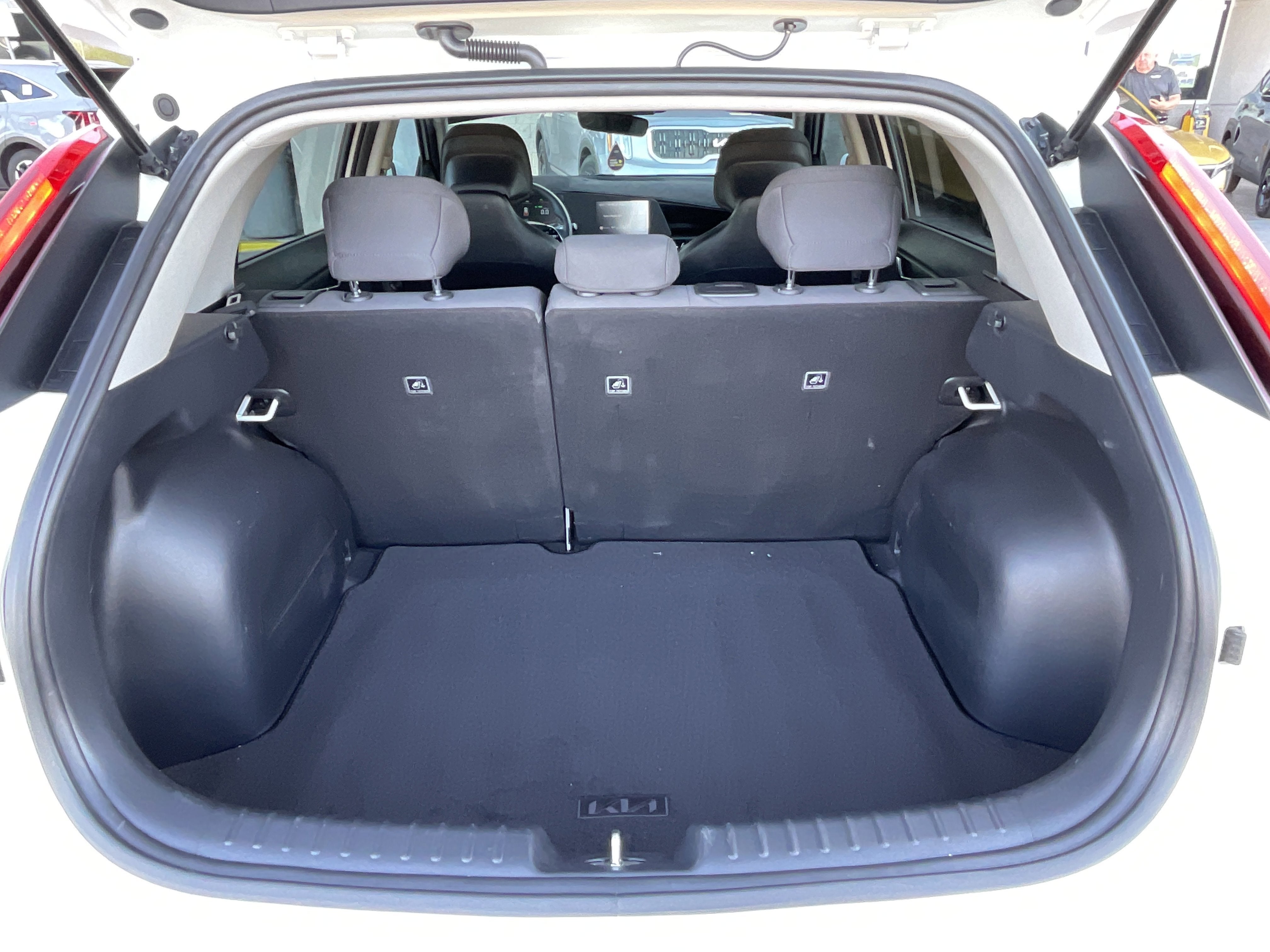 2024 Kia Niro LX* 1 OWNER/ CLEAN CARFAX