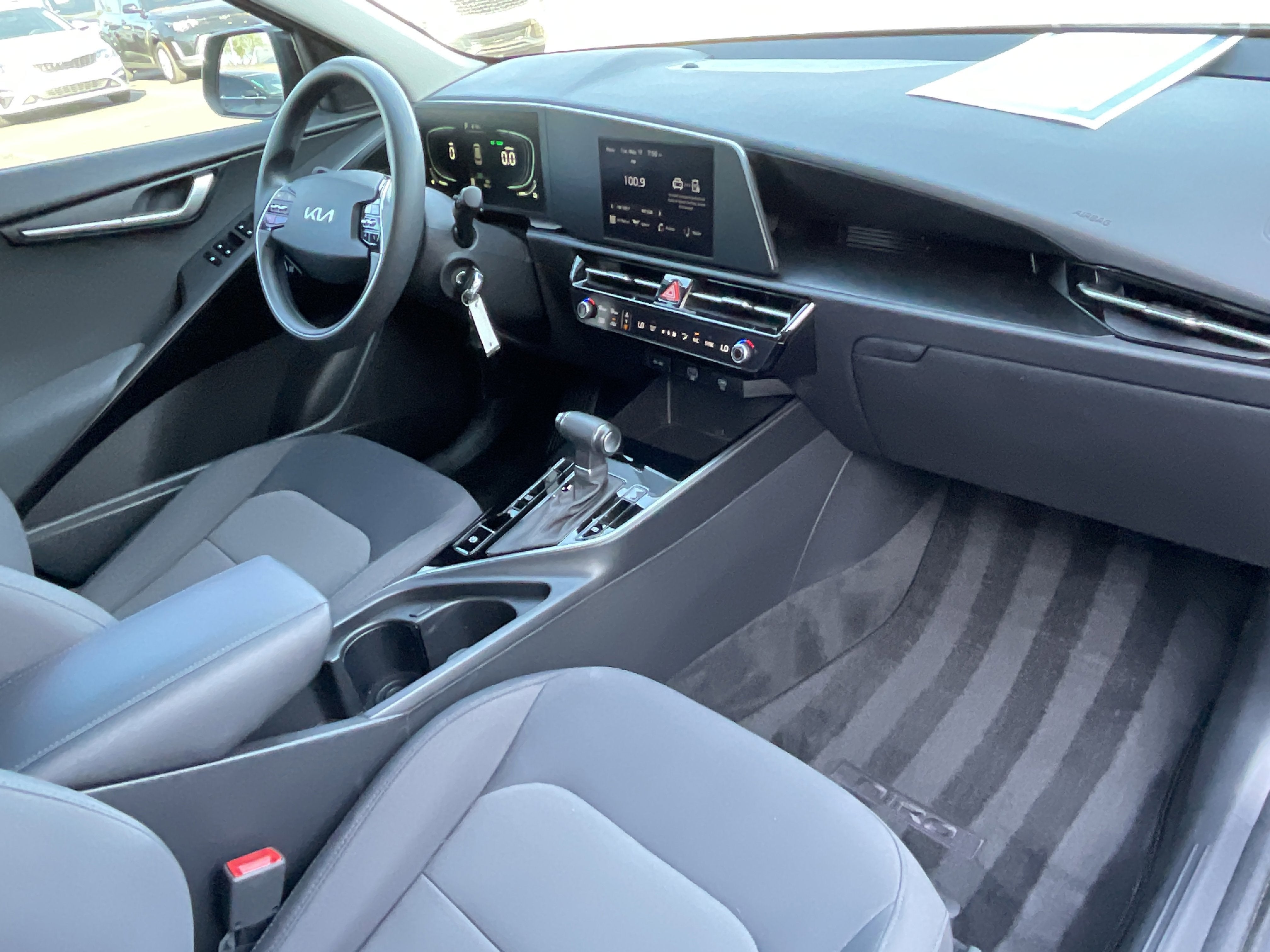2025 Kia Niro LX