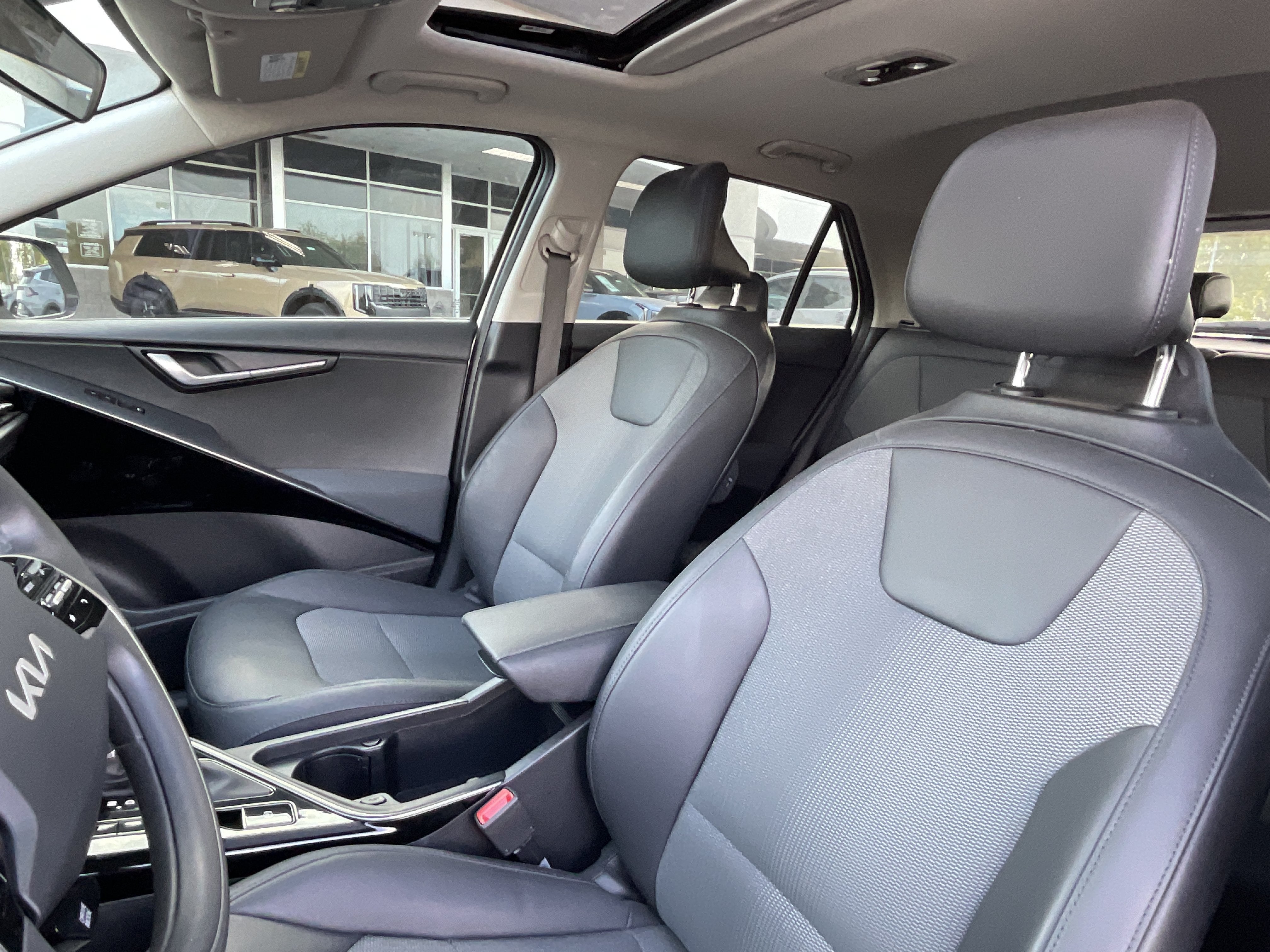 2023 Kia Niro EX Touring**1 OWN CLN CF LOW MILES
