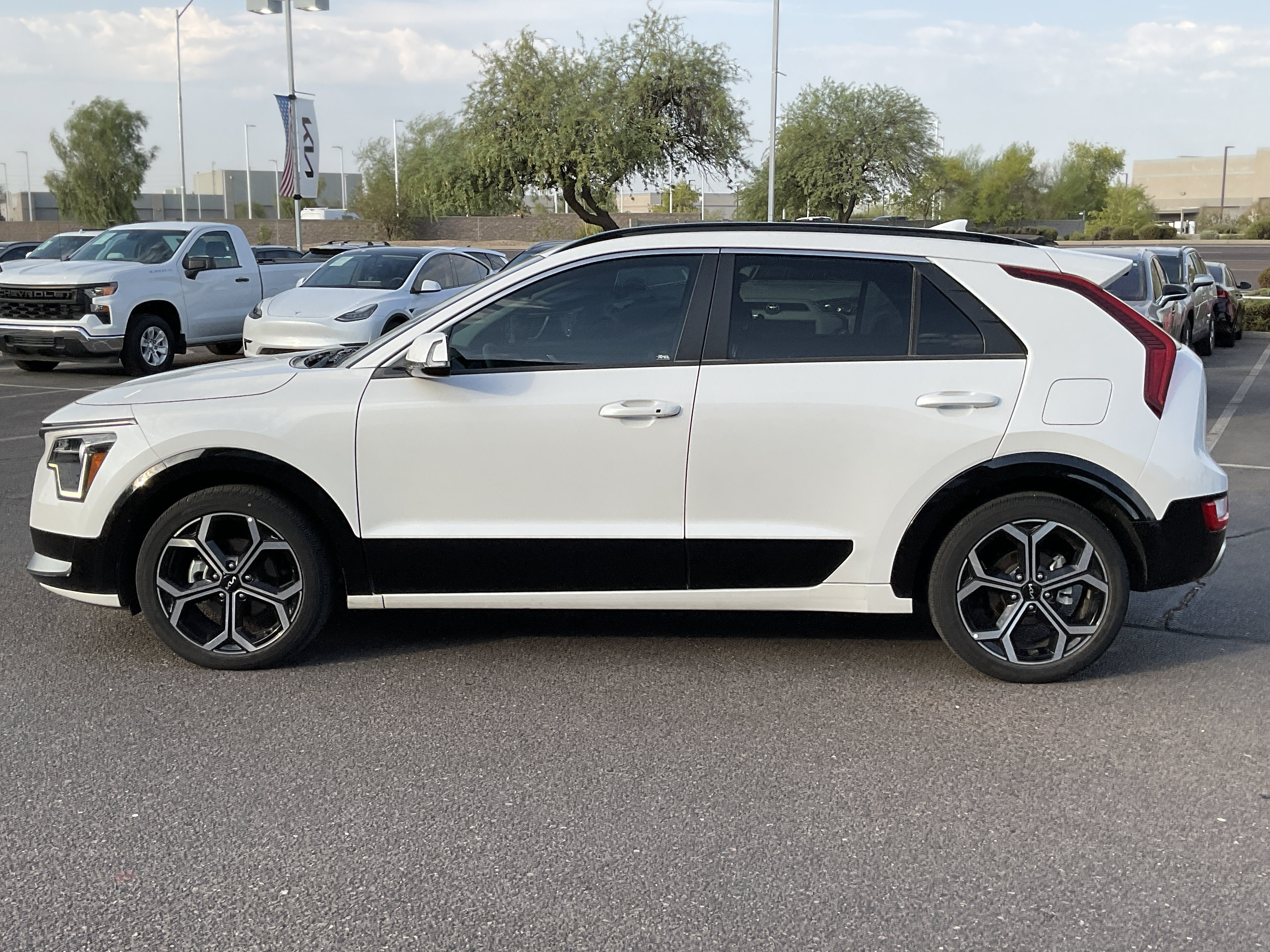 2023 Kia Niro EX Touring**1 OWN CLN CF LOW MILES