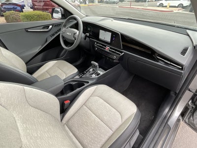 2024 Kia Niro SX