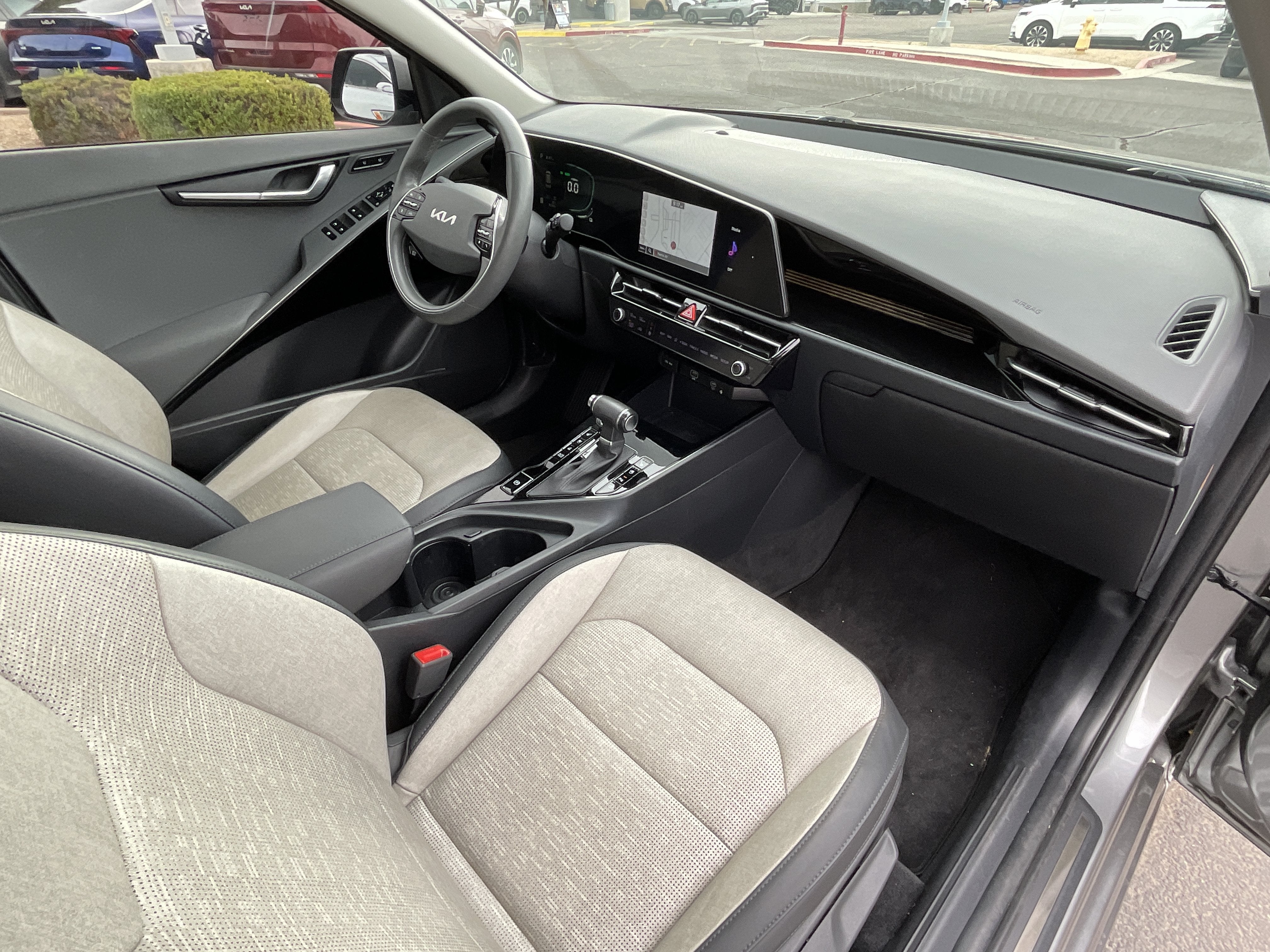2024 Kia Niro SX