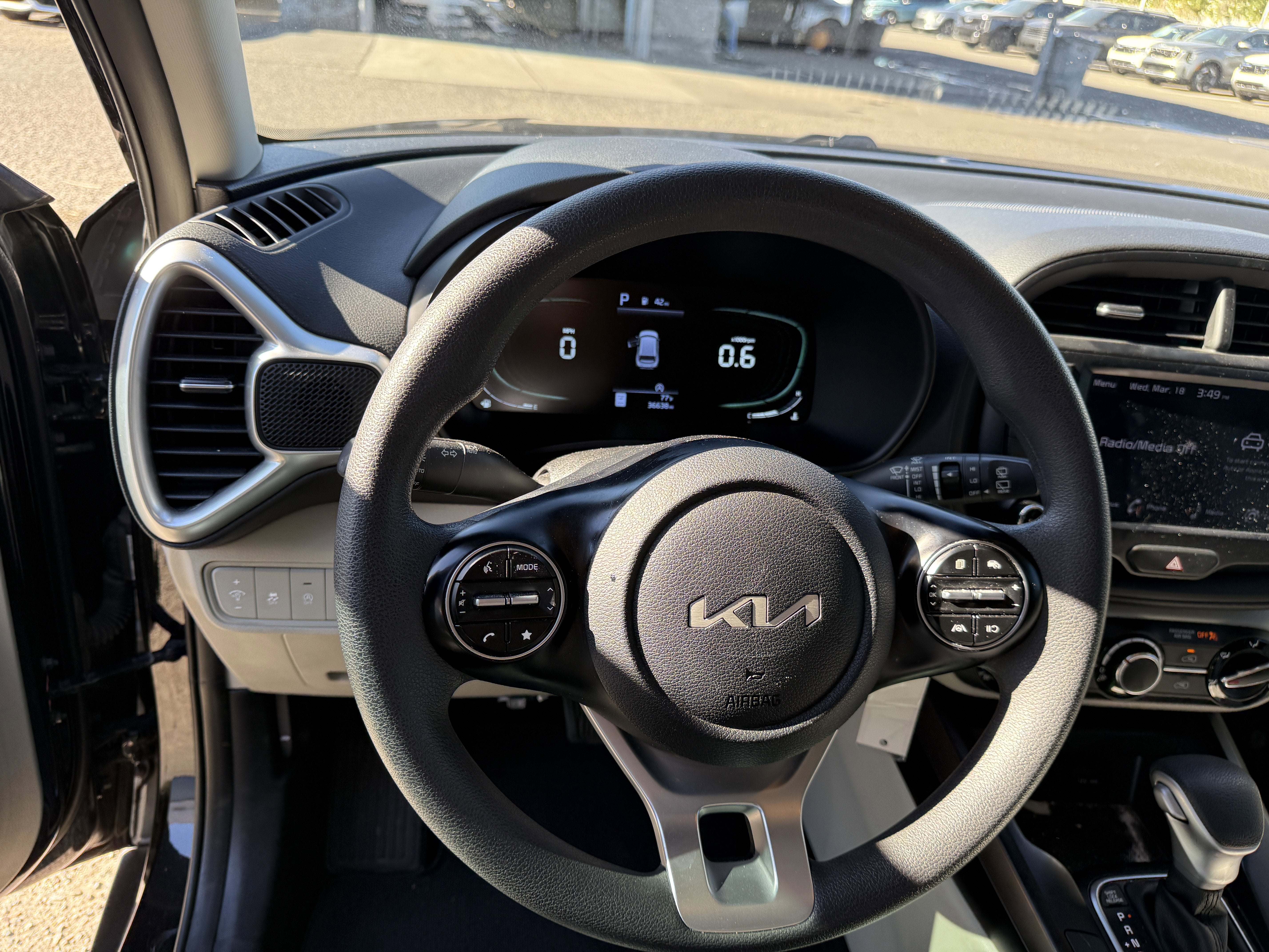 2023 Kia Soul LX*CLEAN CARFAX/ LOW MILES