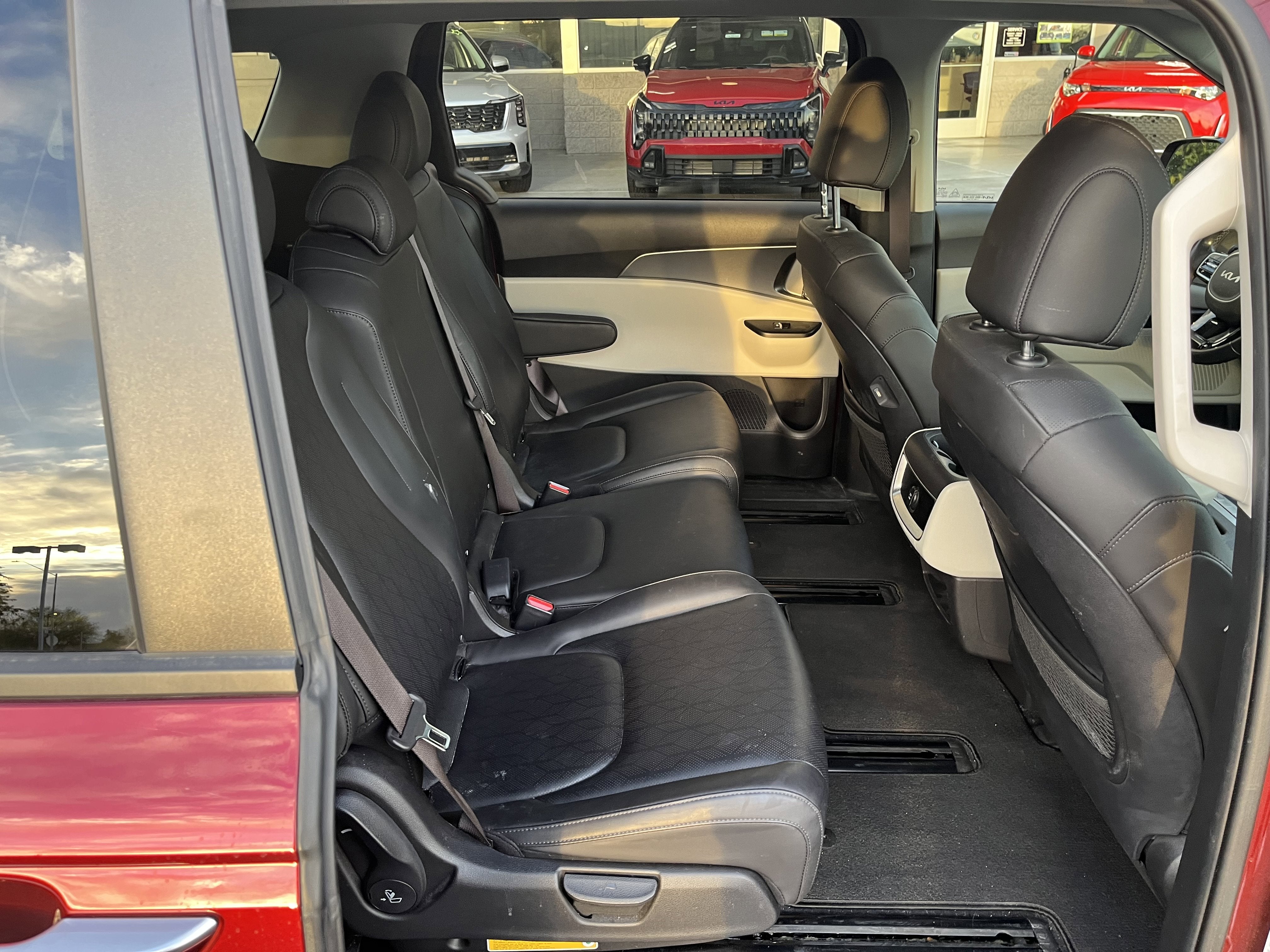 2023 Kia Carnival LX