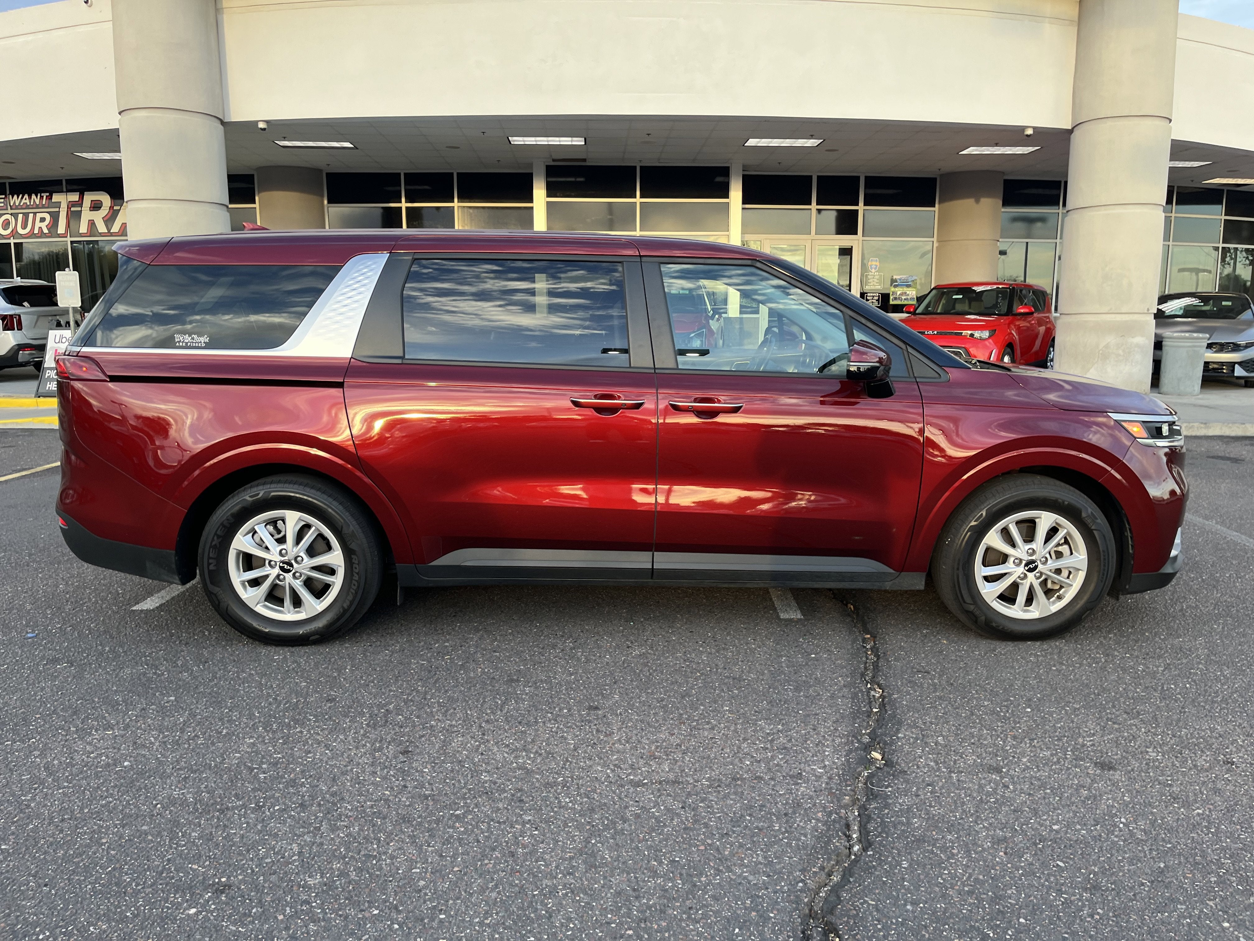 2023 Kia Carnival LX