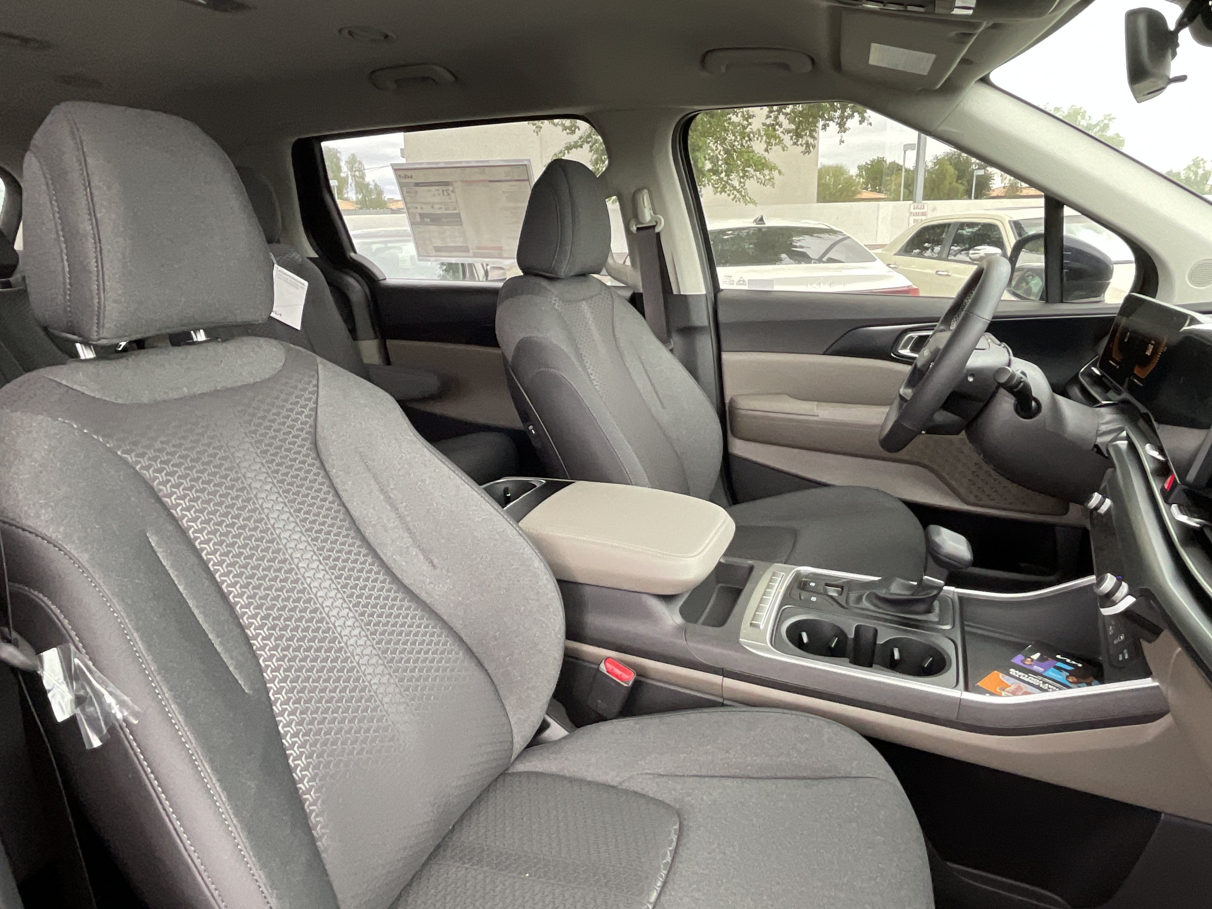 2027 Kia Carnival LX