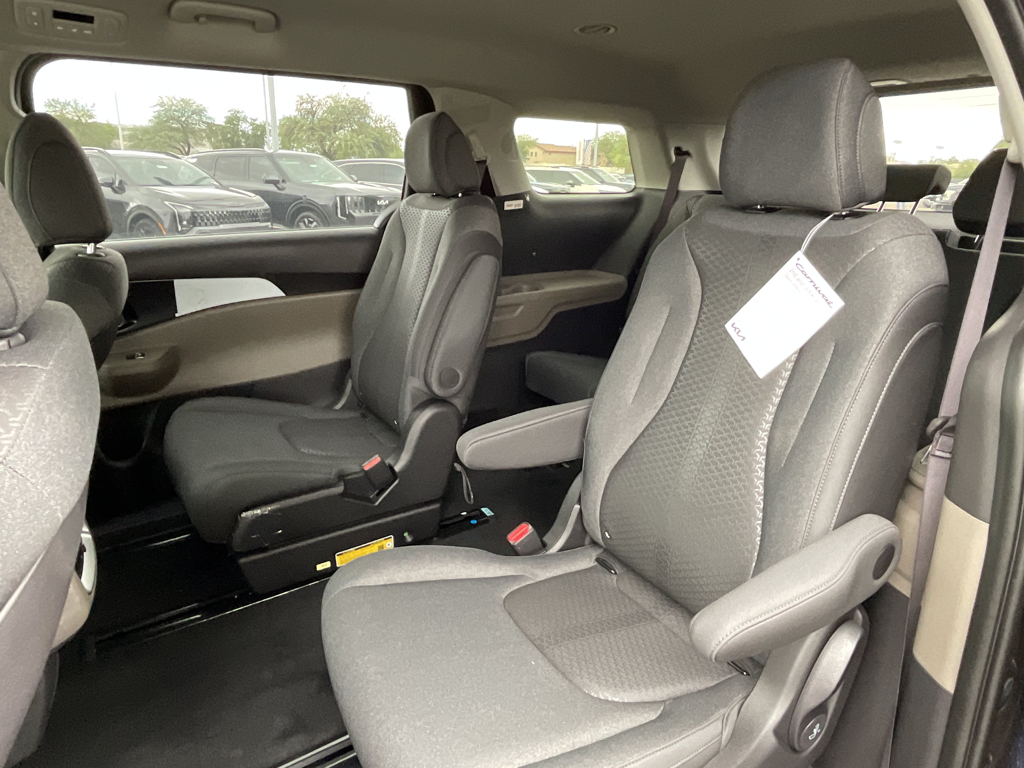 2027 Kia Carnival LX