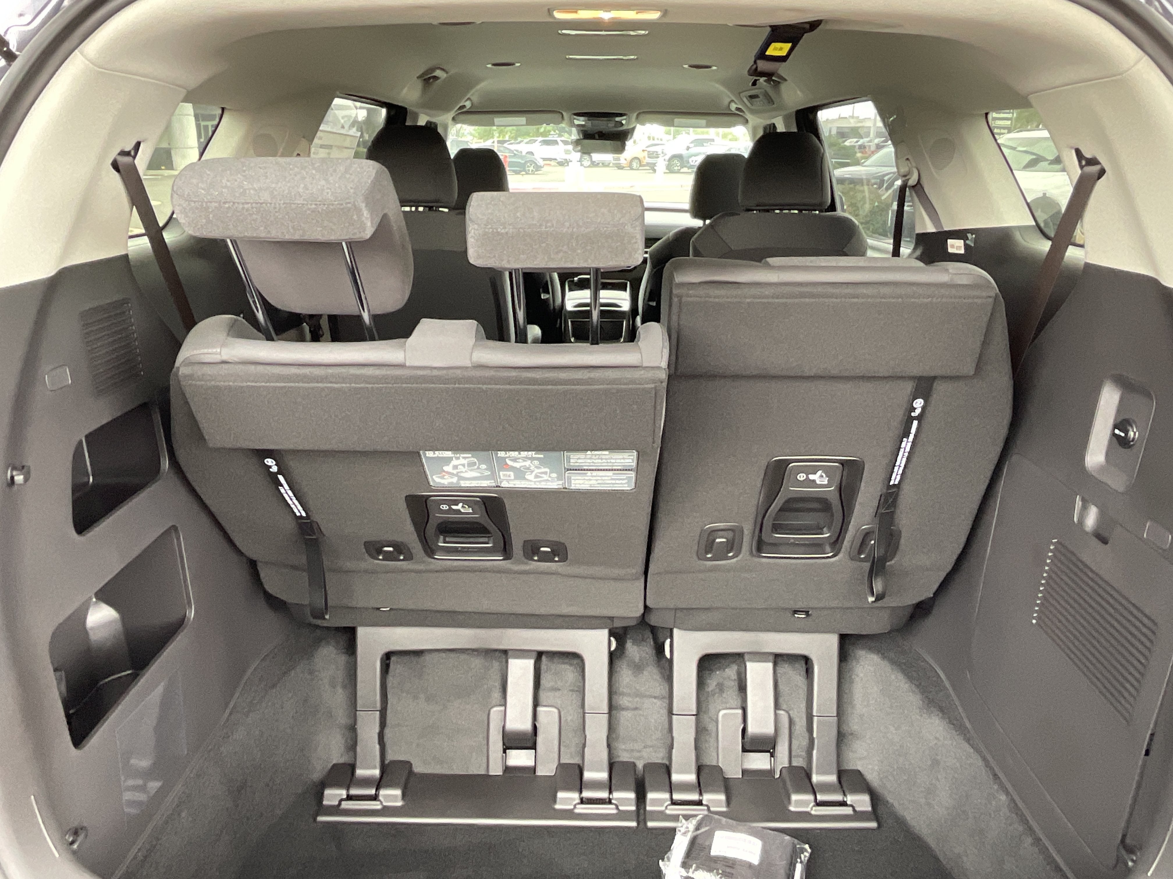 2027 Kia Carnival LX